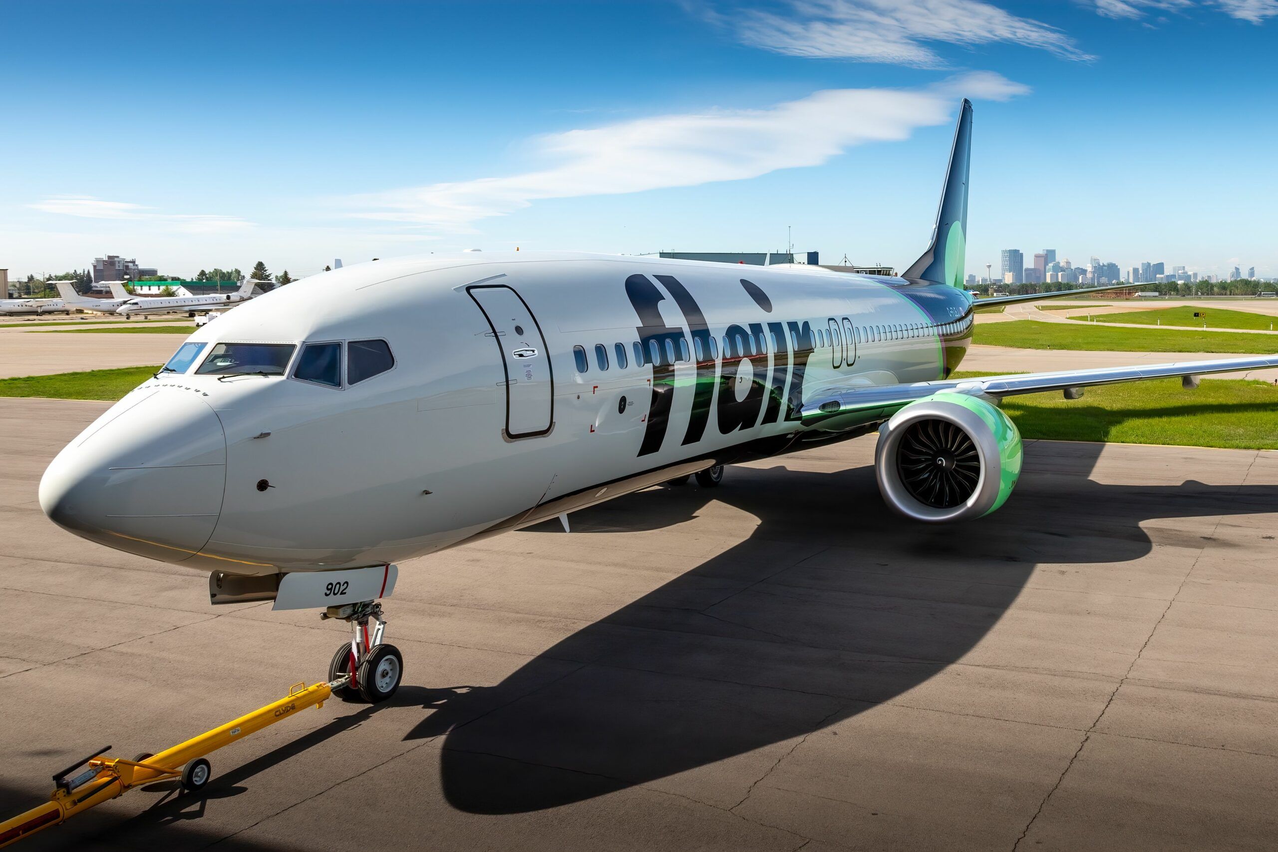Flair Airlines Boeing 737 MAX Diverts To Fort Lauderdale Following Pressurization Issue