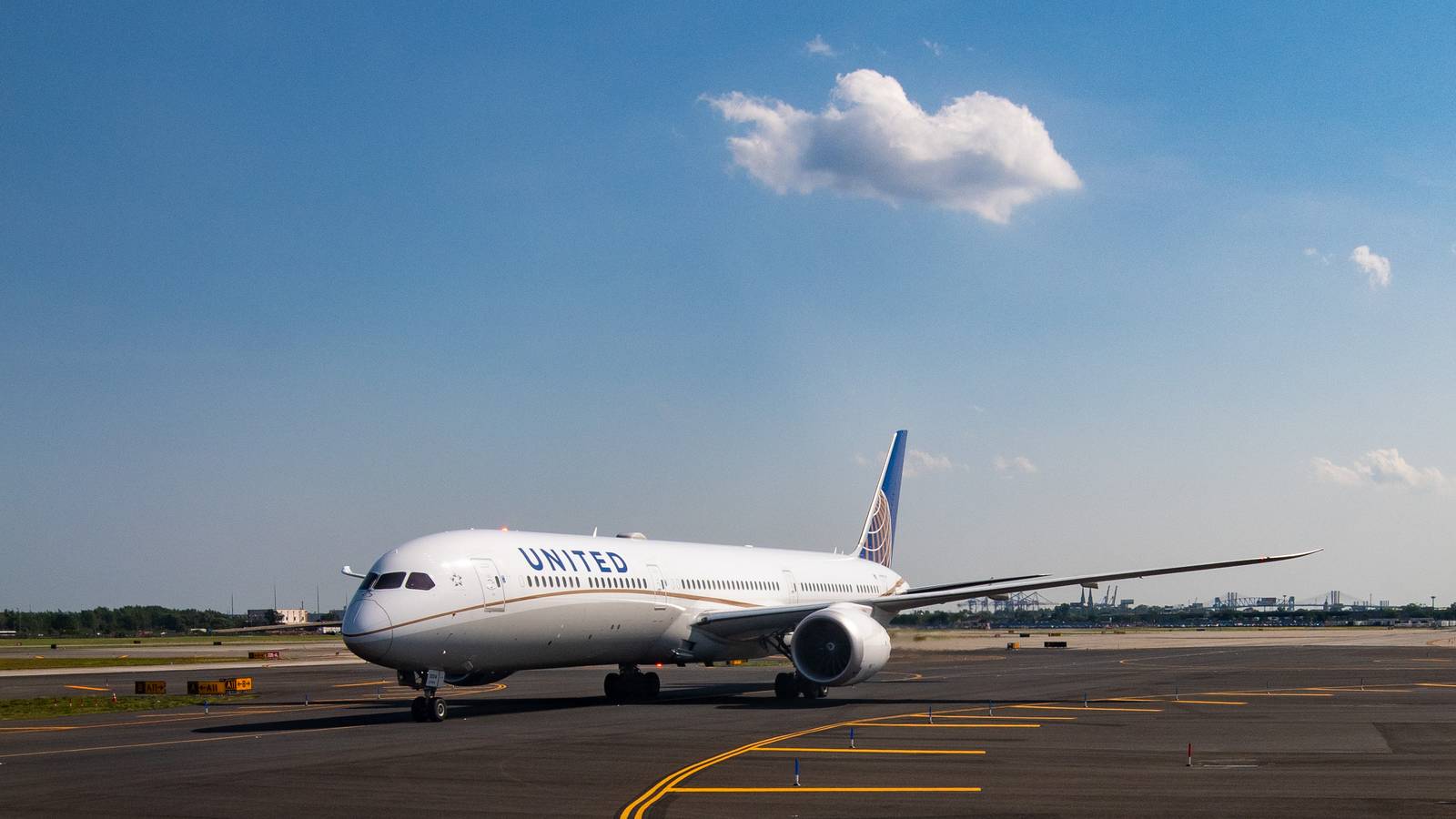 United Airlines Launches Apprenticeship Program For Mechanics And Technicians