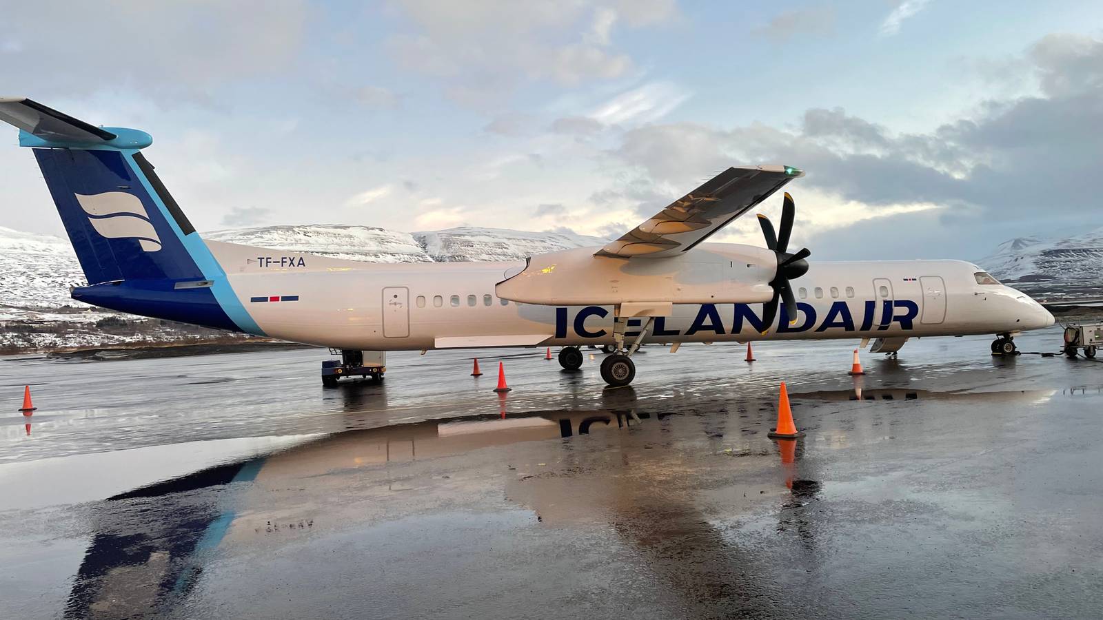 Flight Review: Icelandair Dash 8 Q400 From Akureyri To Reykjavík