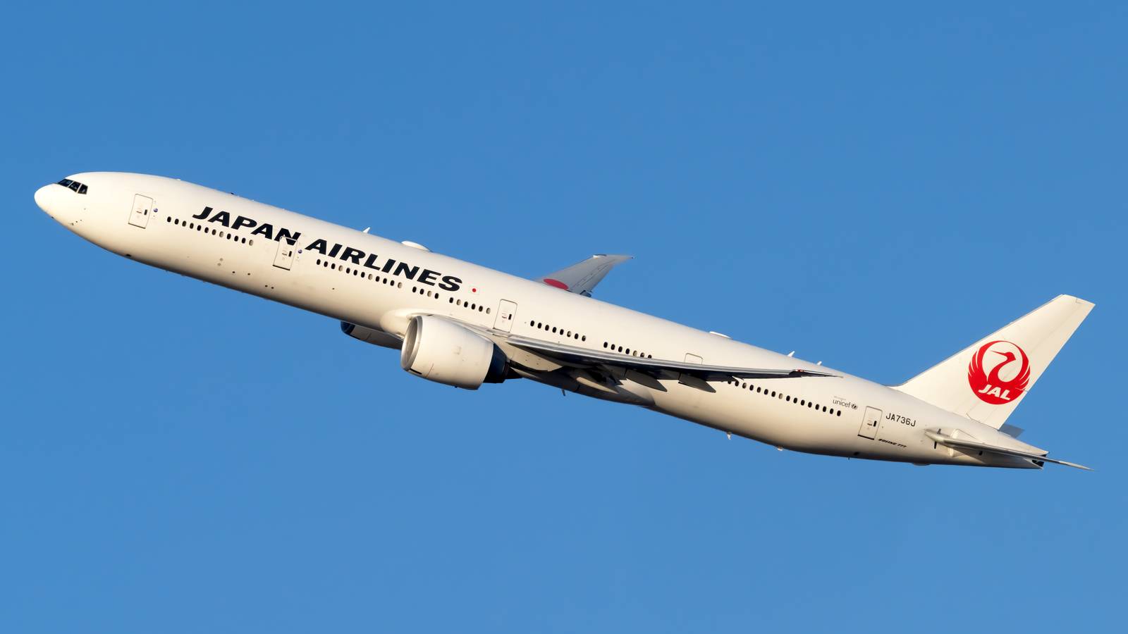 Japanese Airlines To Vote Regarding Flight Mask Requirement