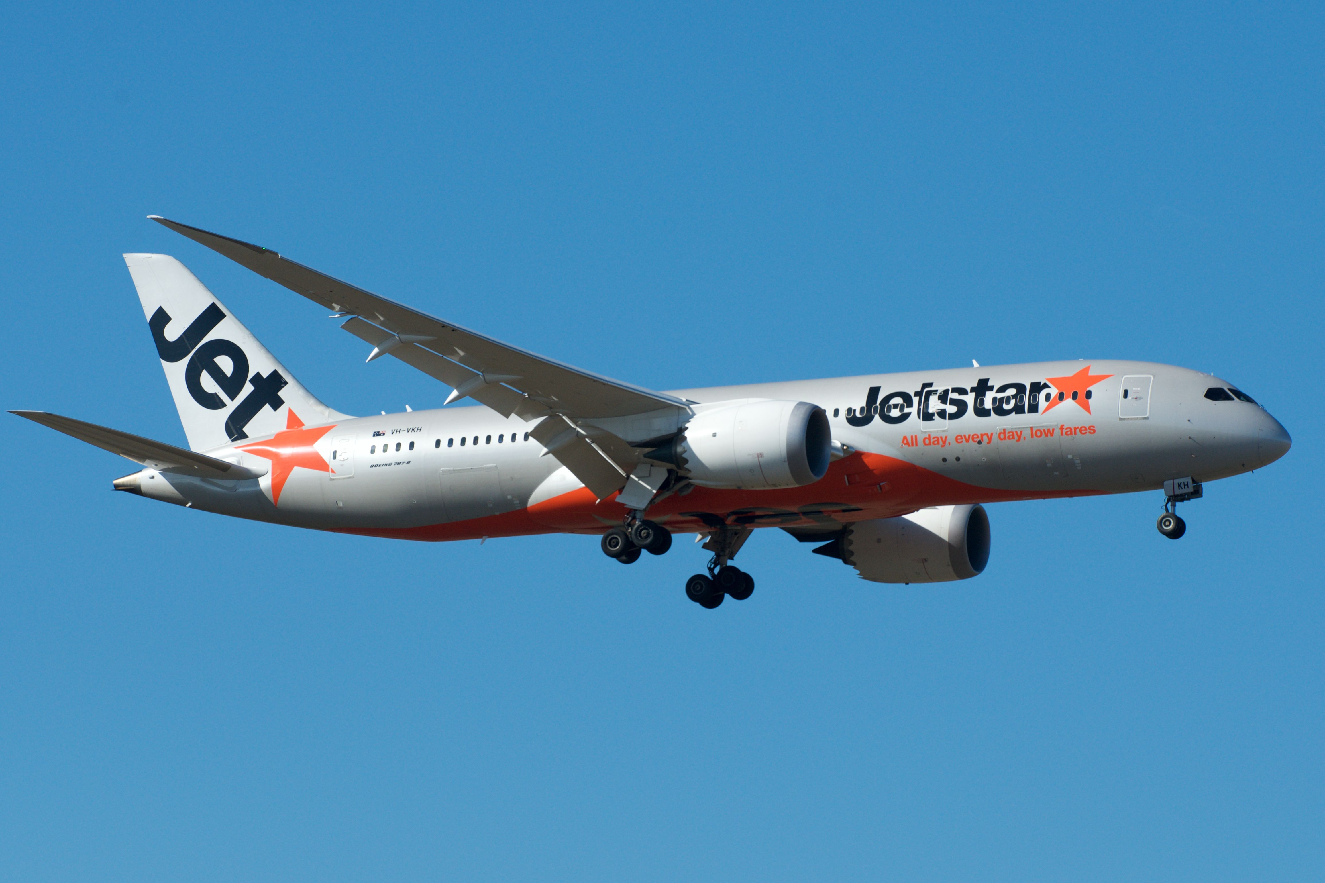 3 Passengers Escorted Off Jetstar Flight Following Violent Encounter