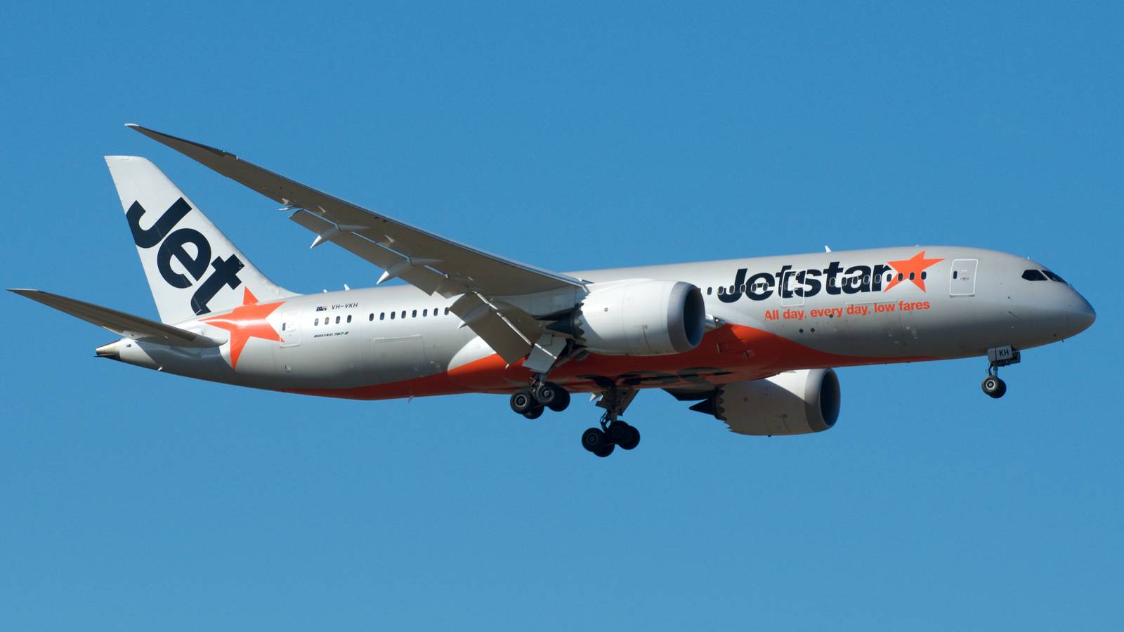 3 Passengers Escorted Off Jetstar Flight Following Violent Encounter