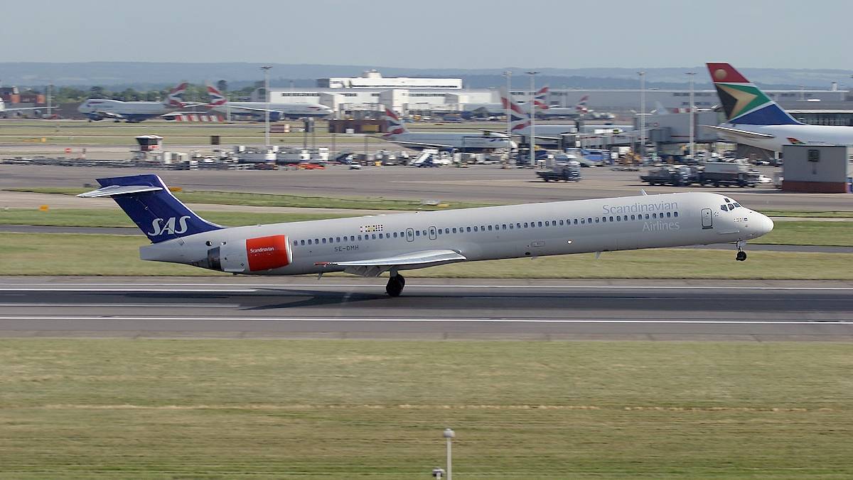 What Makes The McDonnell Douglas MD-90 Different From The MD-80 Series?