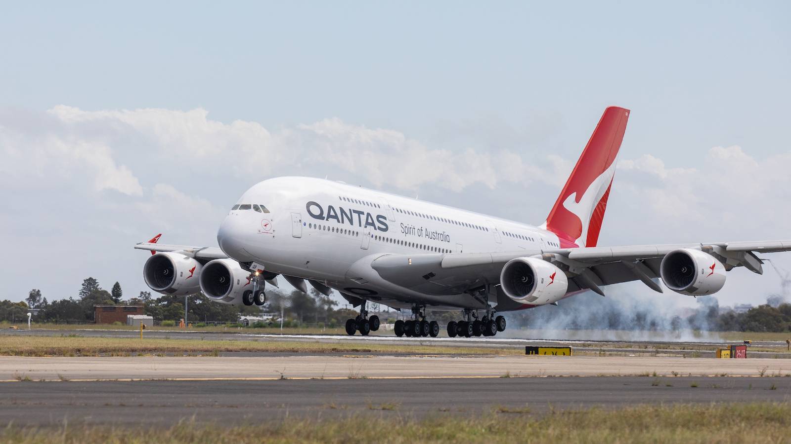 Qantas And Emirates Deal Gets OK From Regulator