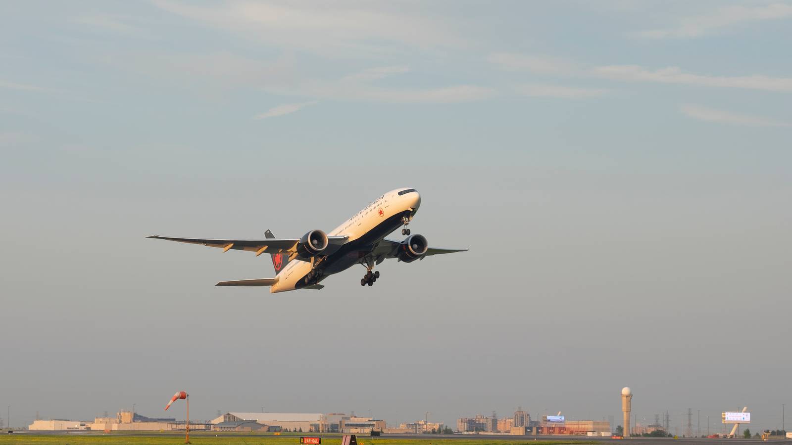 Toronto Pearson International Airport To Place Flight Caps During Peak Hours