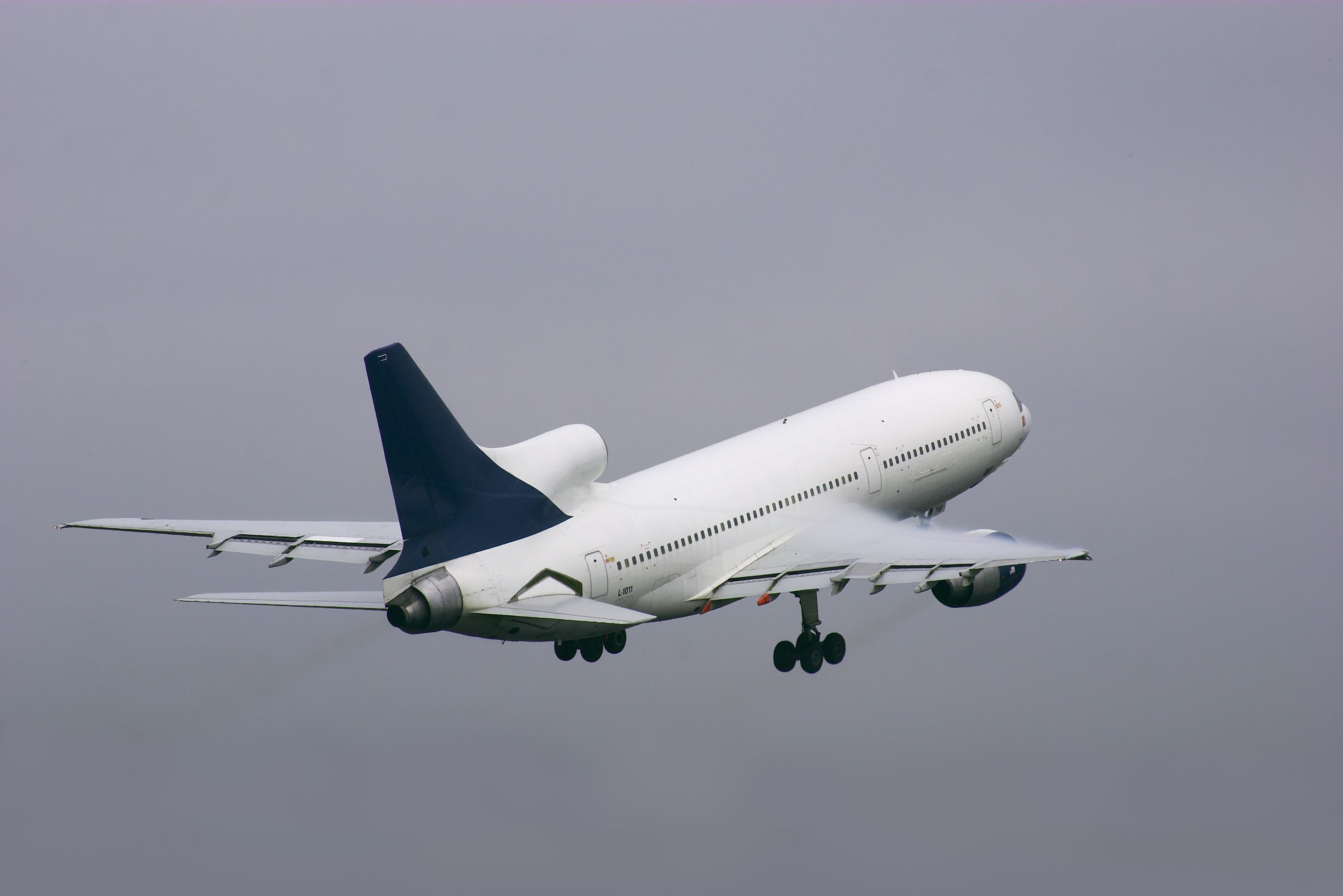 What Happened To 2-5-2 Aircraft Seating Configurations?