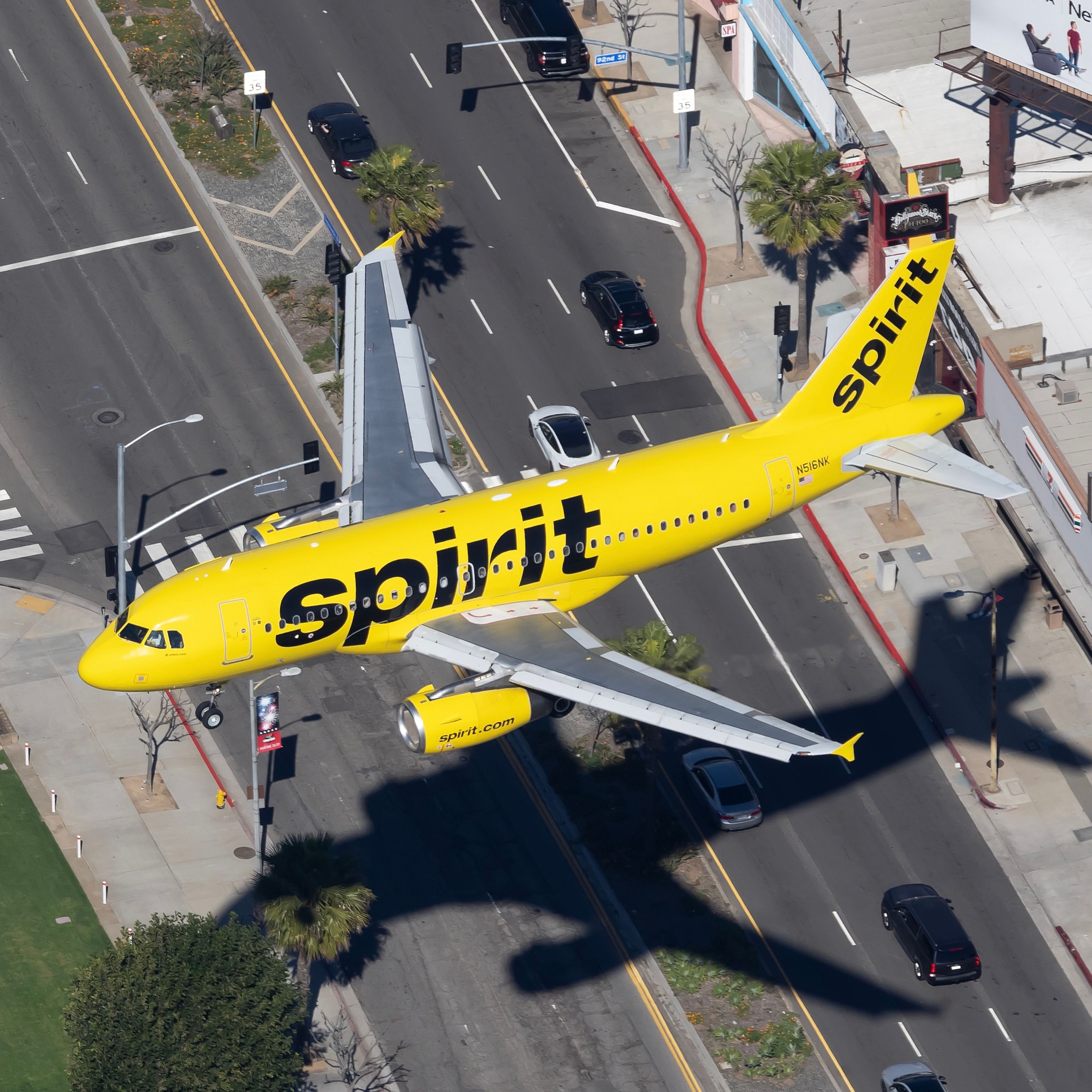 Spirit Airlines Airbus A319 Experiences Cracked Cabin Window