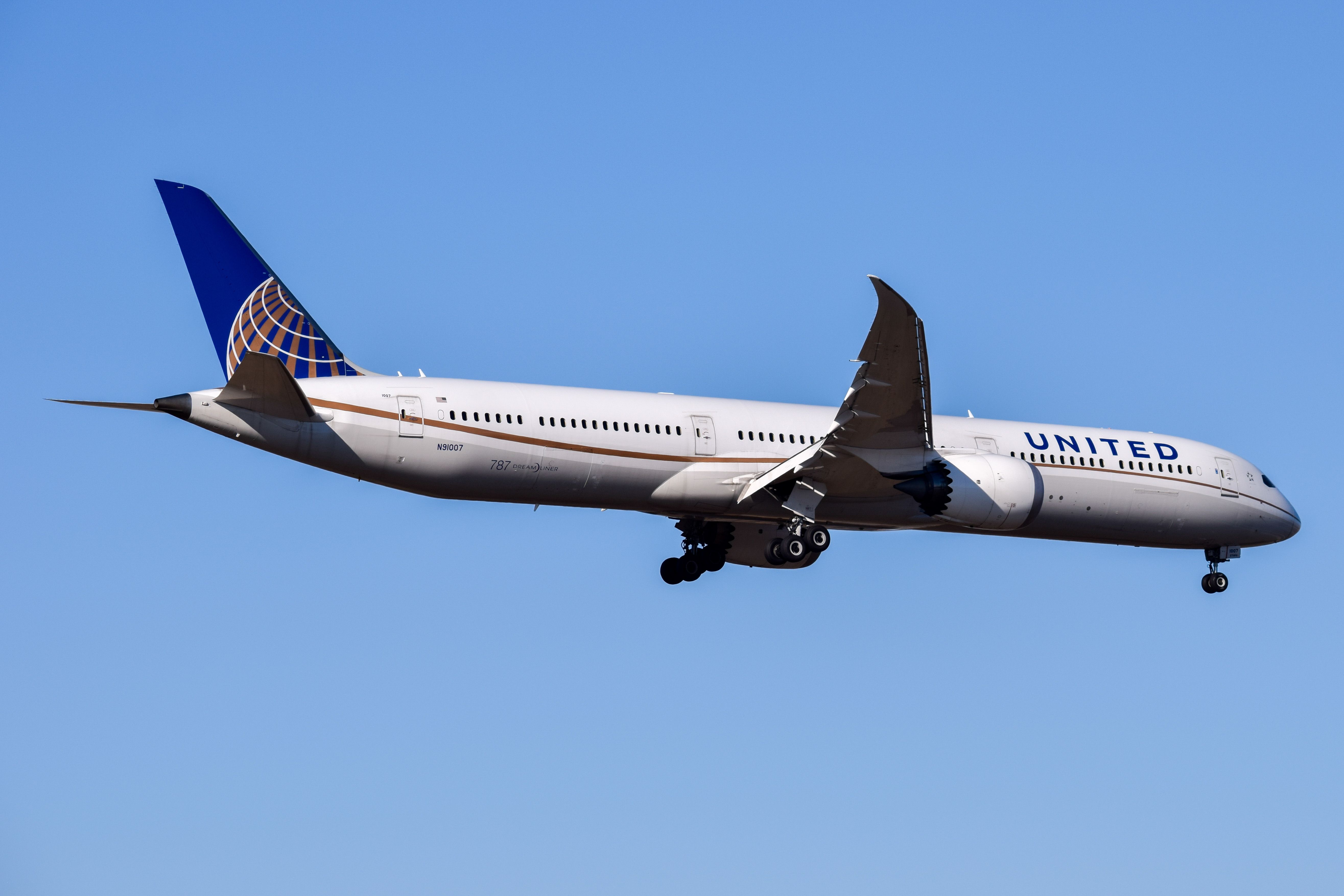 United Airlines Adds Whispering Angel Rosé To Polaris Business Class