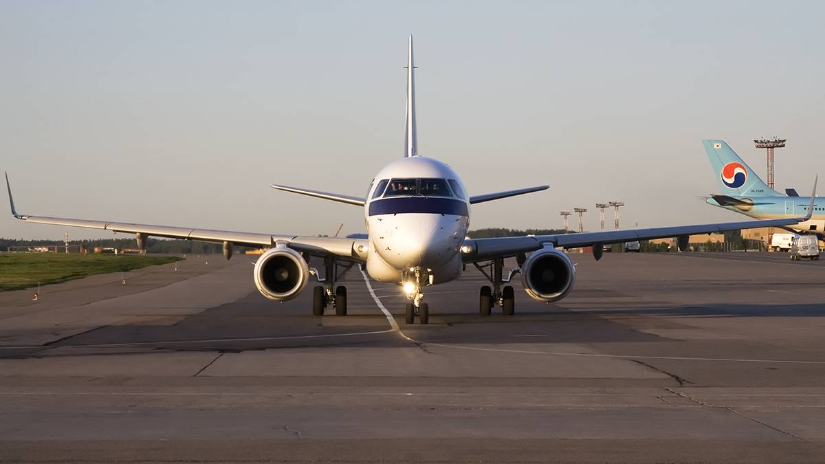 LOT Polish Airlines Embraer E175 & Enter Air Boeing 737 Involved In Possible Near Miss