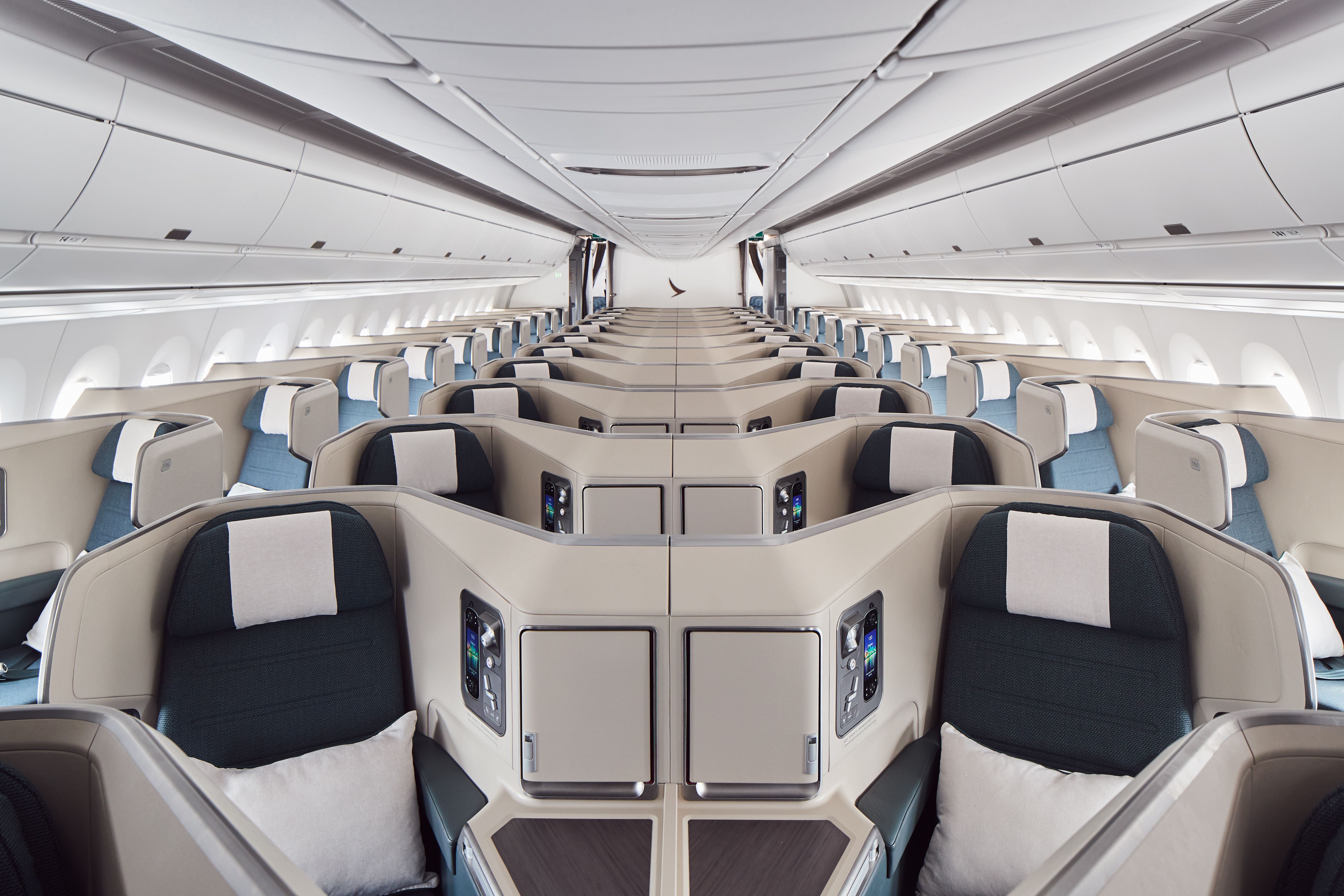 Review of Cathay Pacific flight from Hong Kong to Bangkok in Business