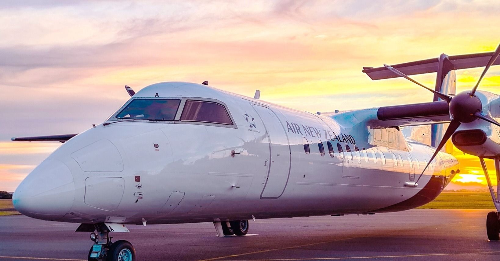 航空機・ヘリコプター BOMBARDIER DASH 8 Q300 AIR NEW ZEALAND Inside Air New Zealand's World-Leading Dash 8-Q300 Operations