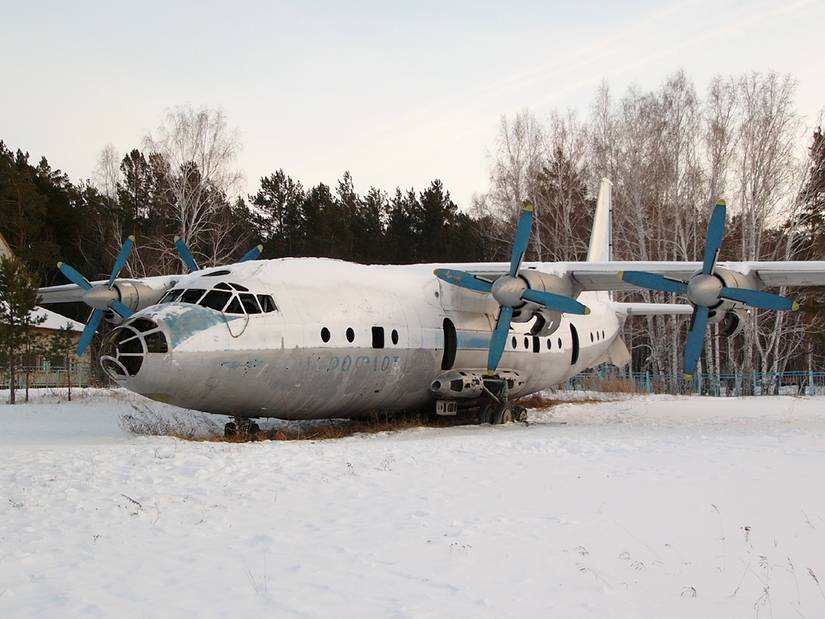 Four-Engine Turboprop: The Story Of The Antonov An-10