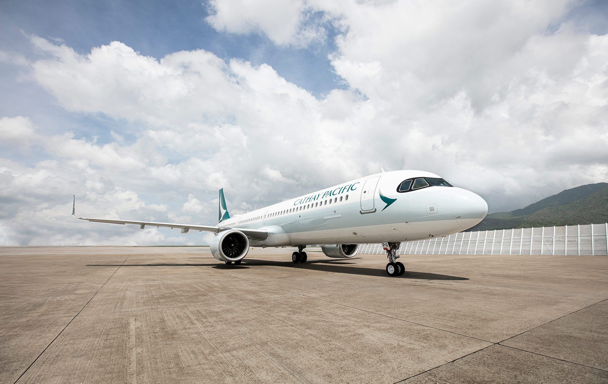Tough 2022: Cathay Pacific Reports $800 Million Loss