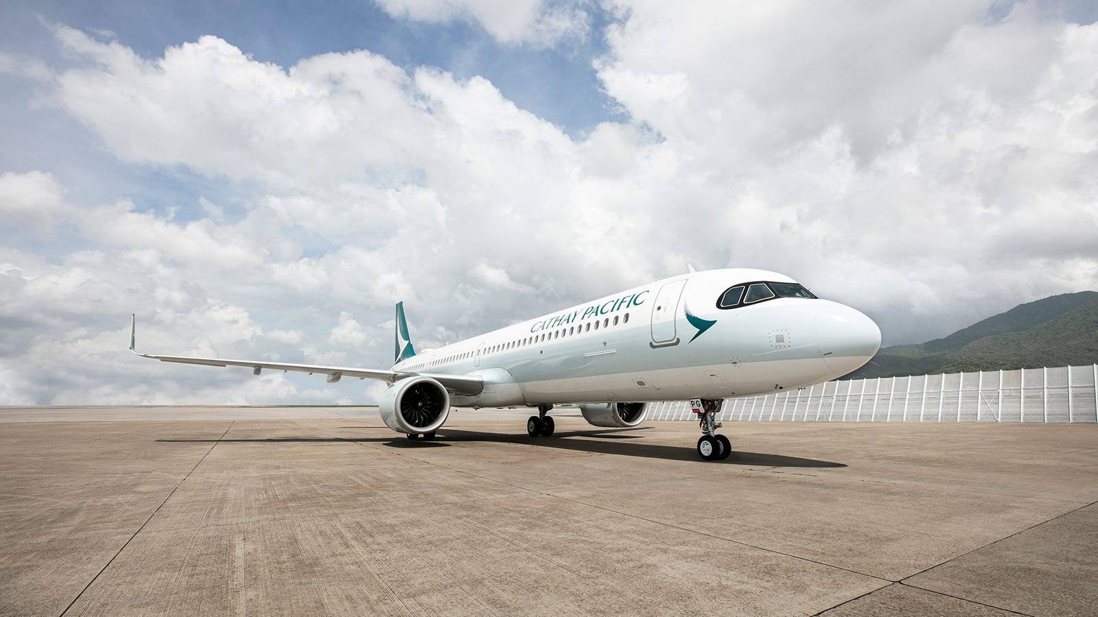 Tough 2022: Cathay Pacific Reports $800 Million Loss