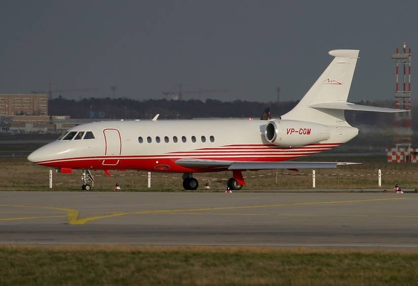 How Dassault Developed The Falcon 2000 Twinjet From The Three-Engine ...