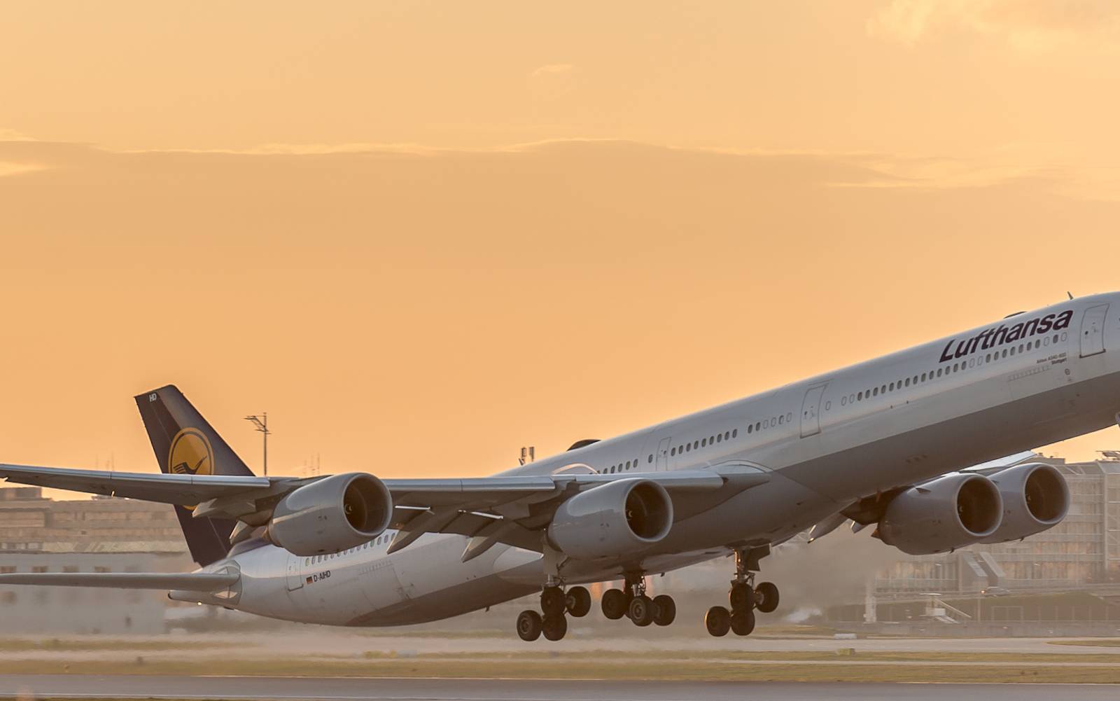 lufthansa_a340-600_-d-aihd-