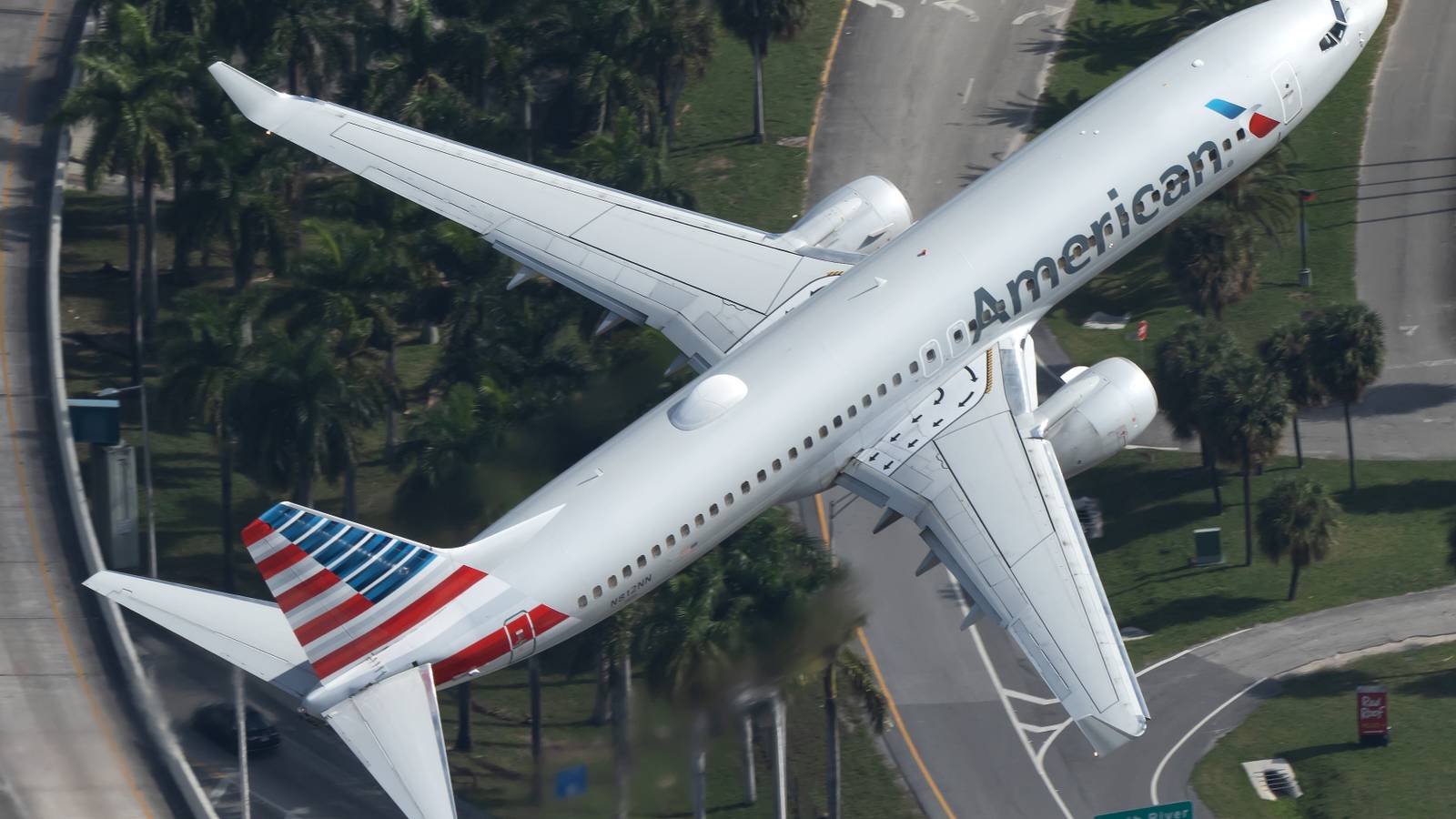 American Airlines & Air Canada Rouge Aircraft Were Cleared To Use Same Runway During Florida Close Call