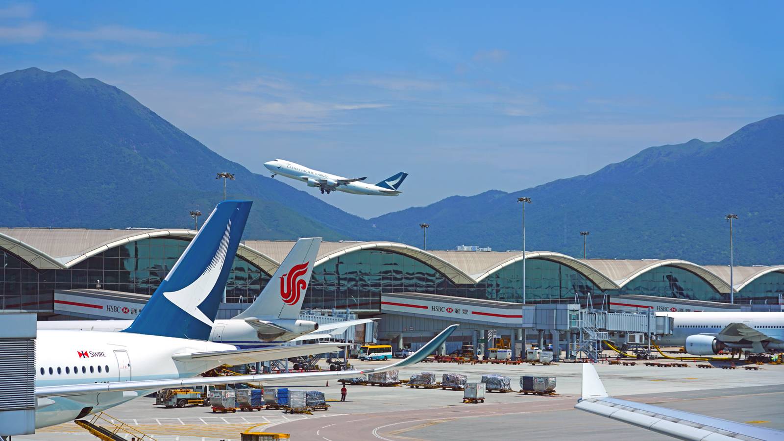 Hundreds Of Passengers Delayed In Hong Kong After Computer Breakdown