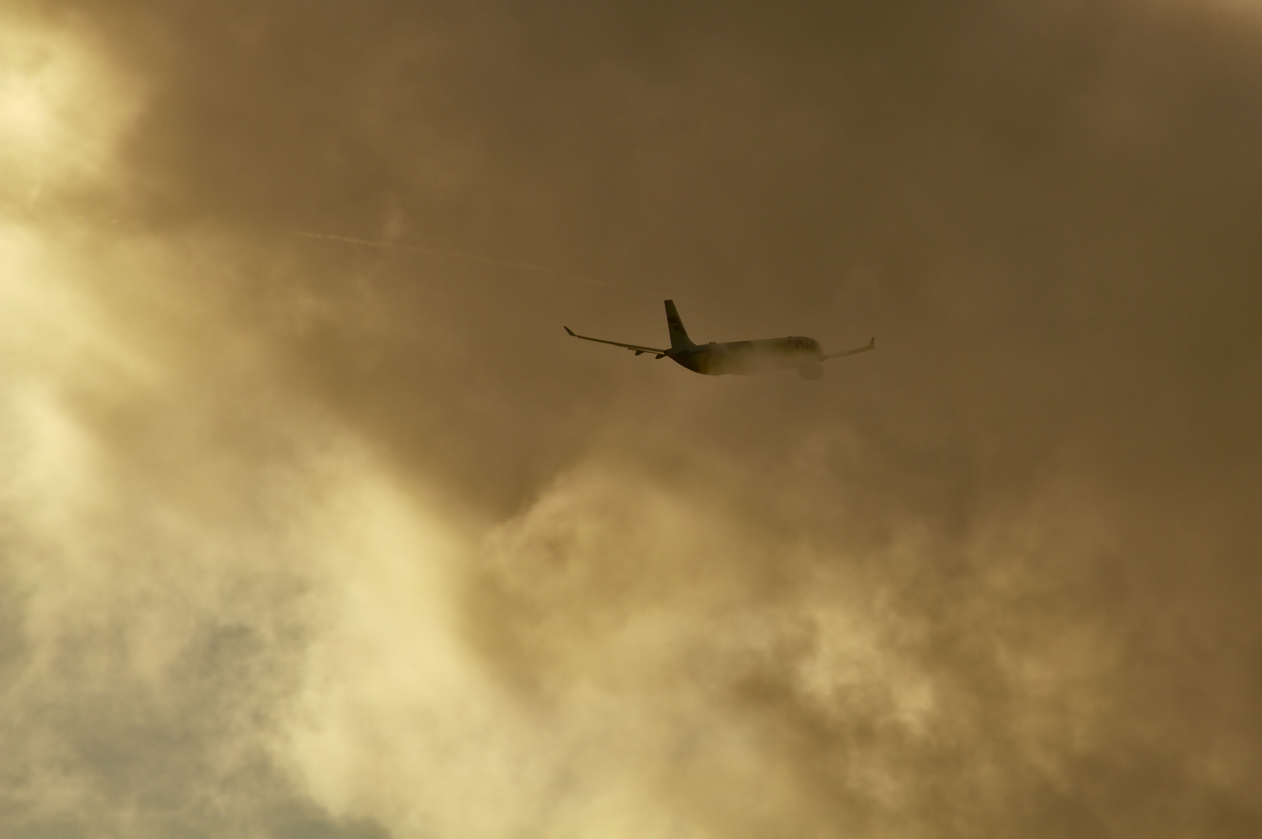 Meteorologists In The Skies? What Pilots Have To Learn & Know About Weather