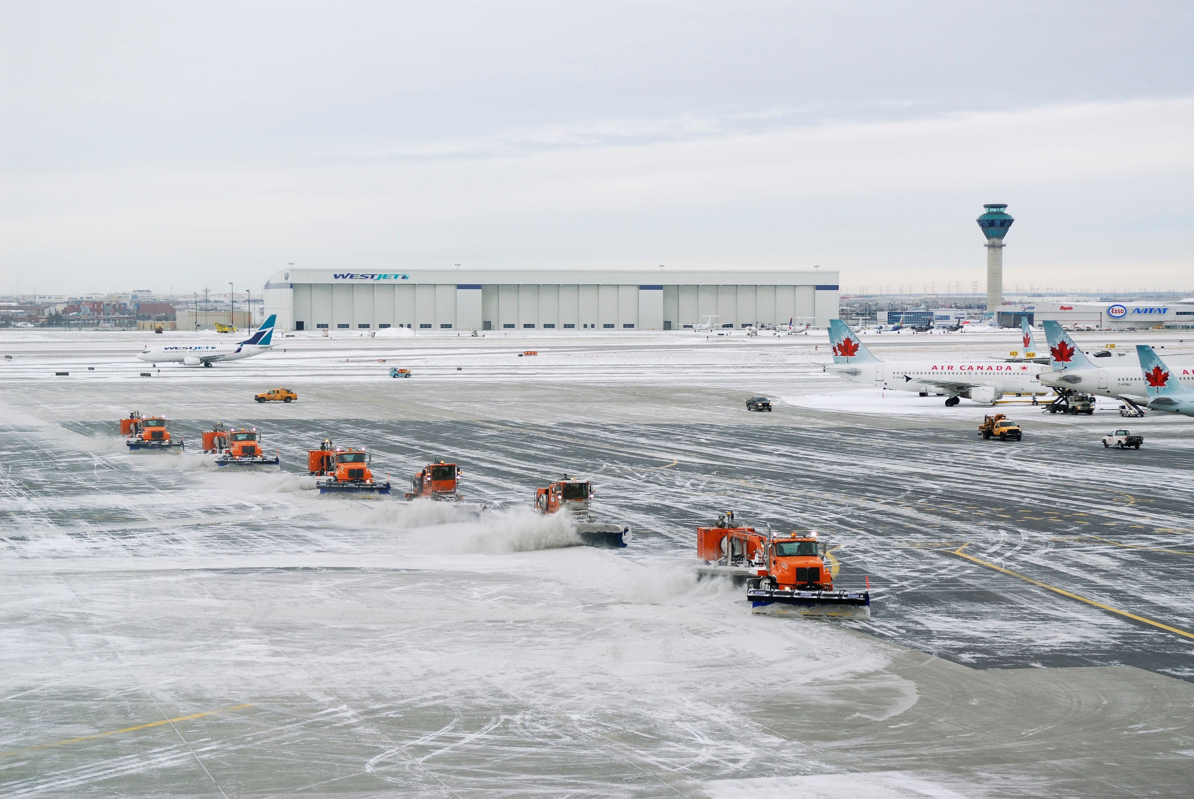 Numerous Weekend Toronto Flights Canceled Due To Severe Storm