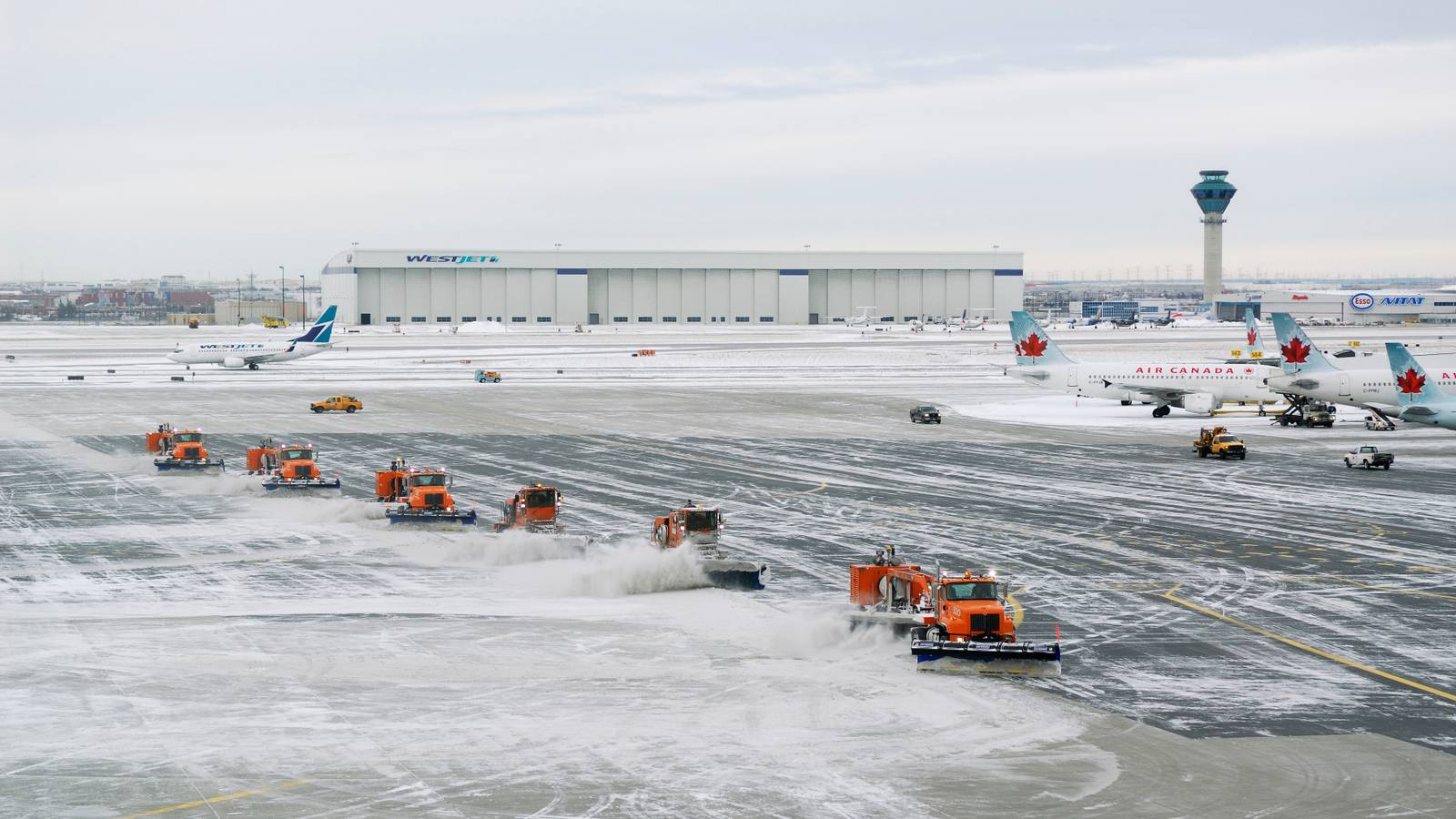 Numerous Weekend Toronto Flights Canceled Due To Severe Storm