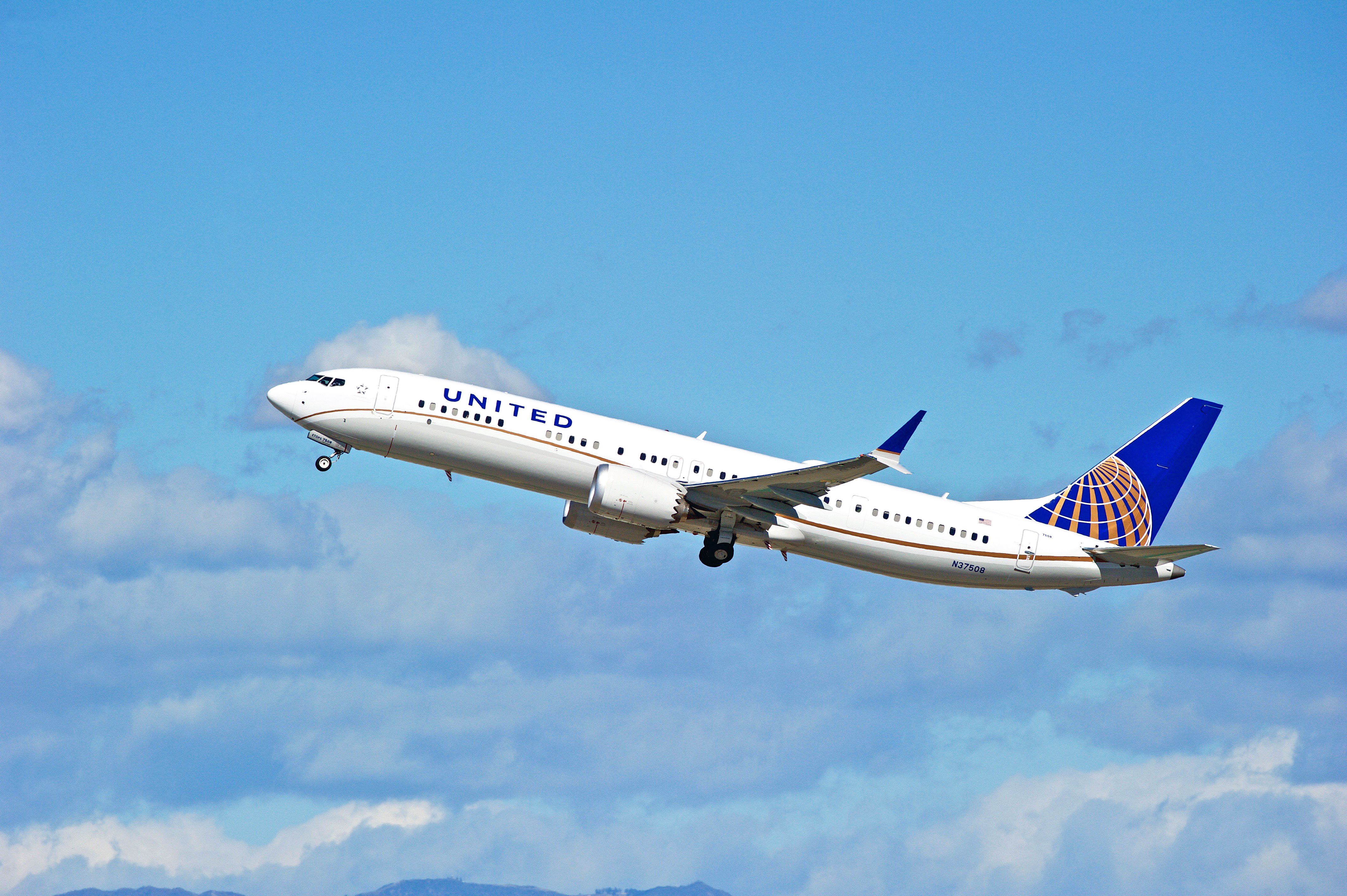 Two United Airlines Boeing 737s Involved In Incident In Boston