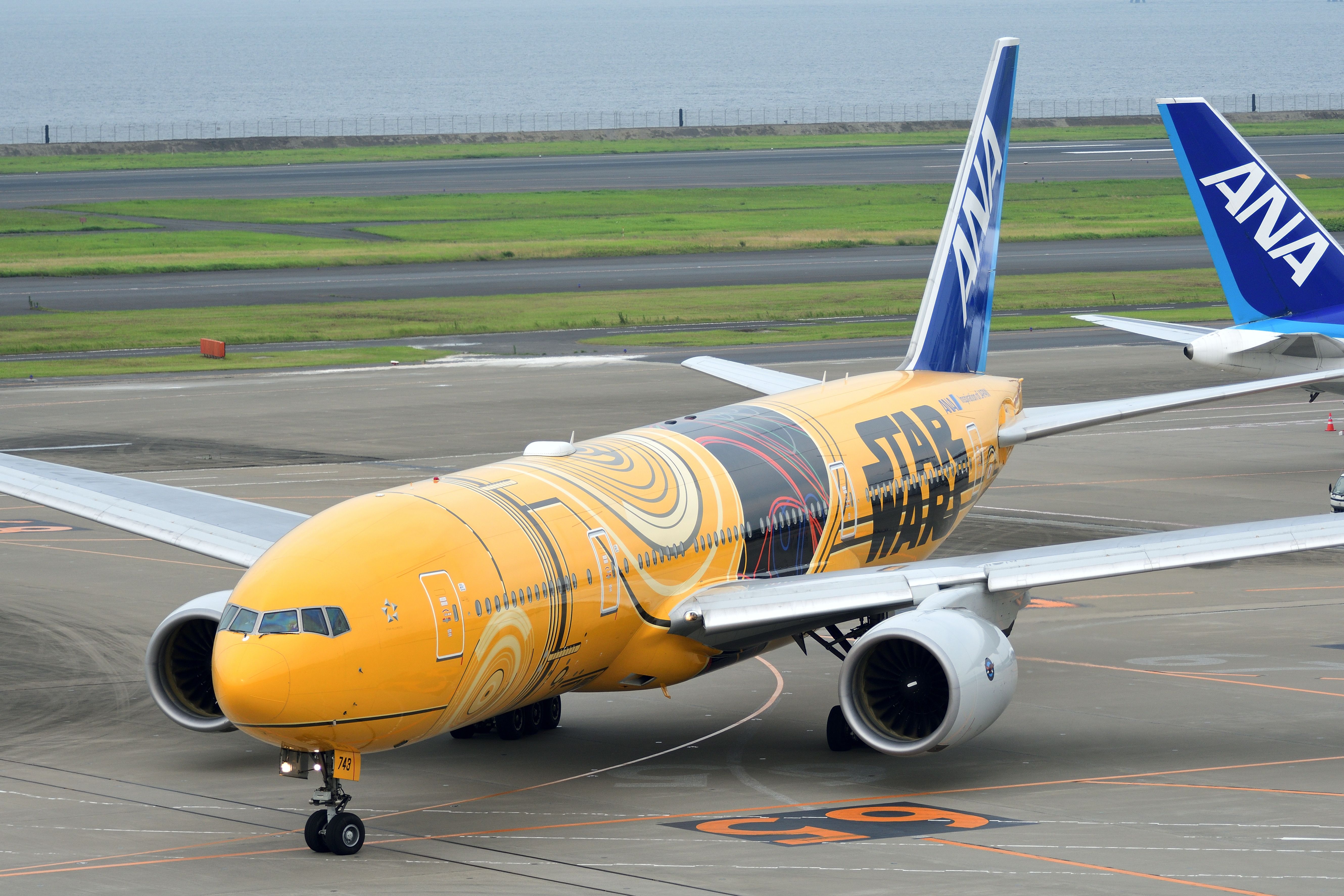 u*c様 ANA B787-9 B777-200ER STARWARS JET ANA Shares Summer Schedule For Its Star Wars-Themed Boeing
