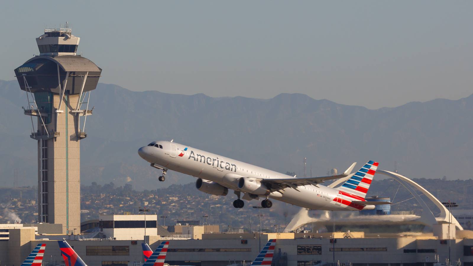 American Airlines Is Allowing Some Frequent Flyers To Buy Status