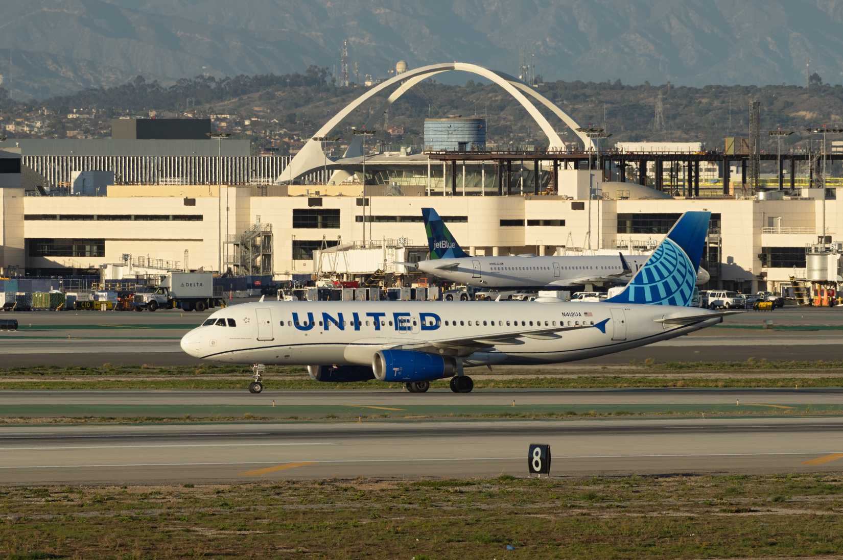 LAX United Airlines Airbus A320