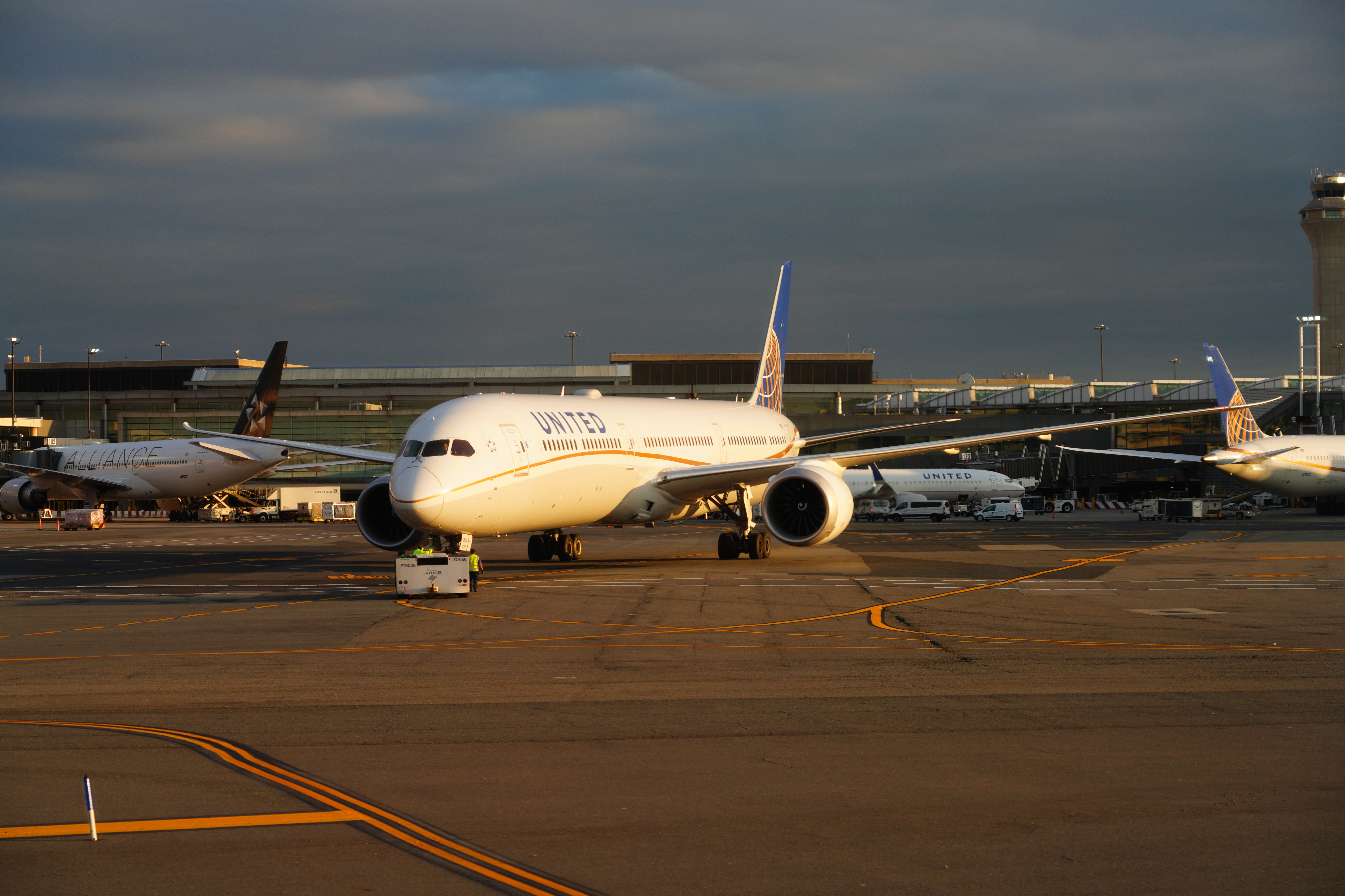 United Airlines Opens Huge 15,000 Square Foot Newark Lounge