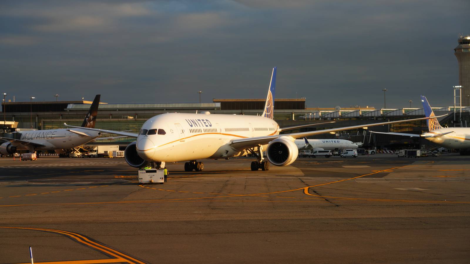 United Airlines Opens Huge 15,000 Square Foot Newark Lounge