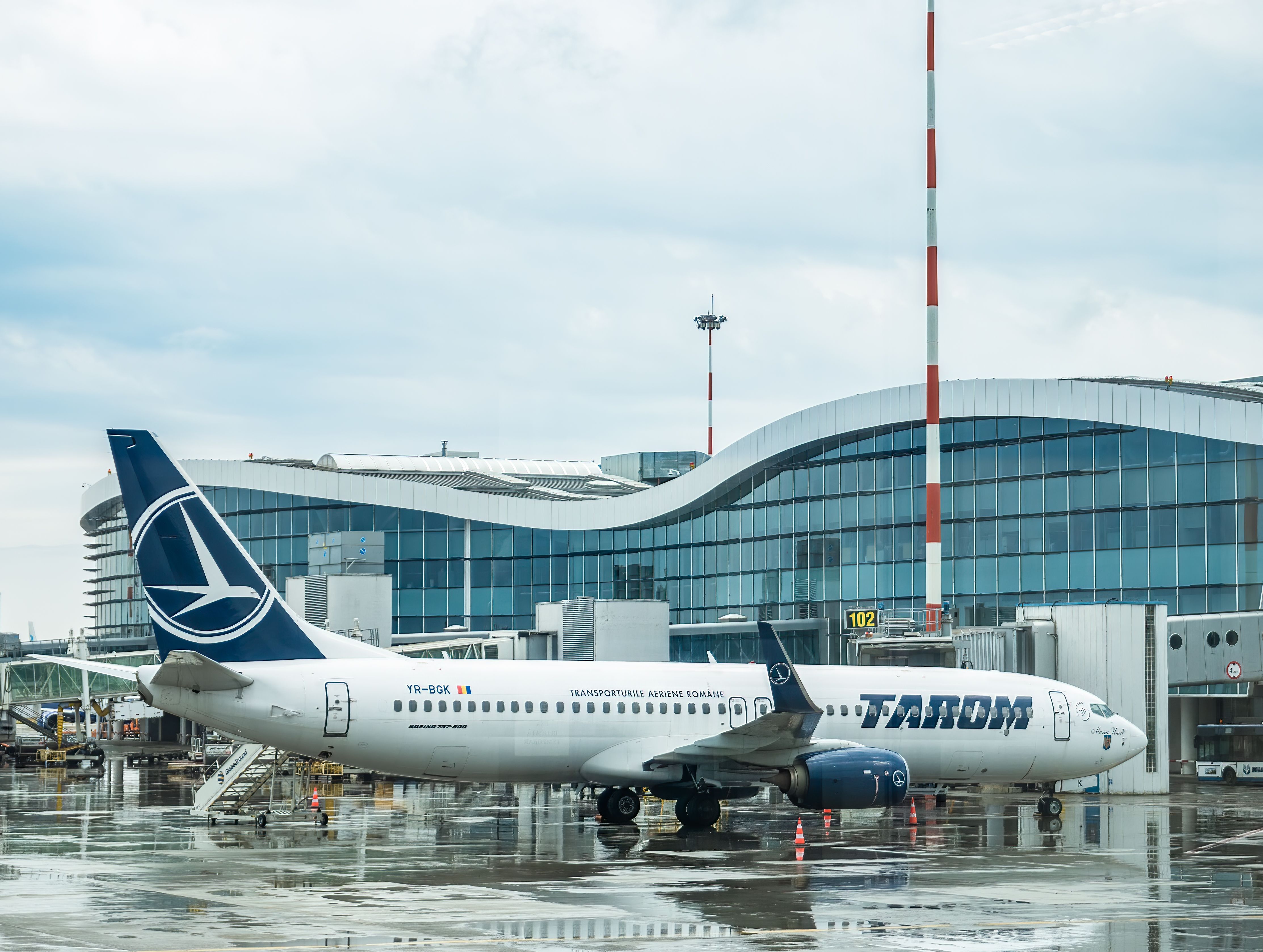 TAROM Boeing 737 Diverts To Istanbul With Suspected Bomb Threat