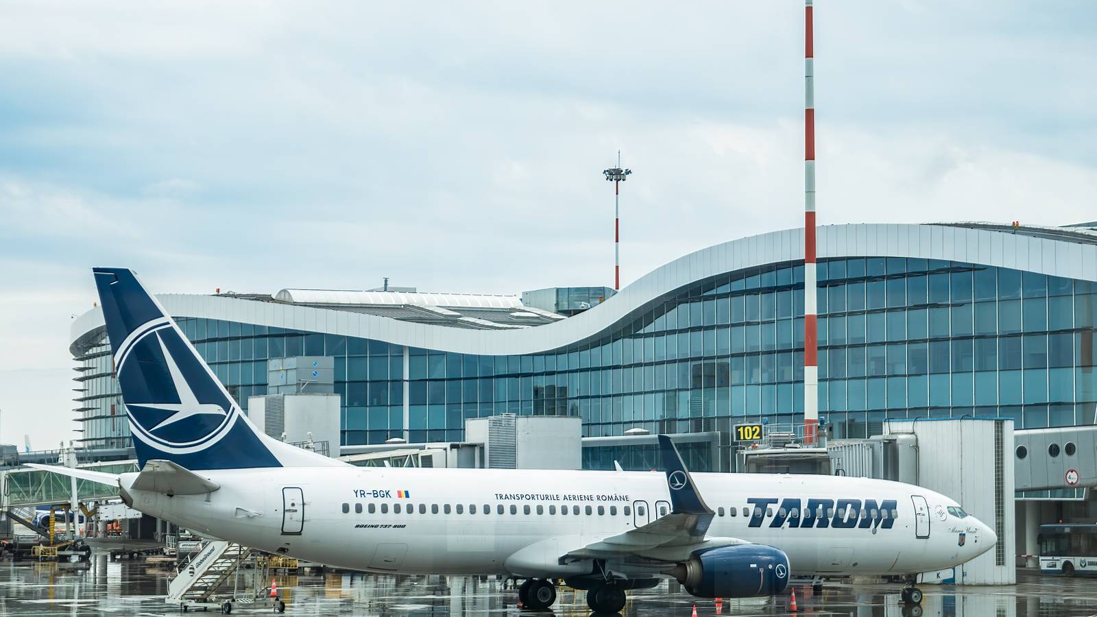 TAROM Boeing 737 Diverts To Istanbul With Suspected Bomb Threat