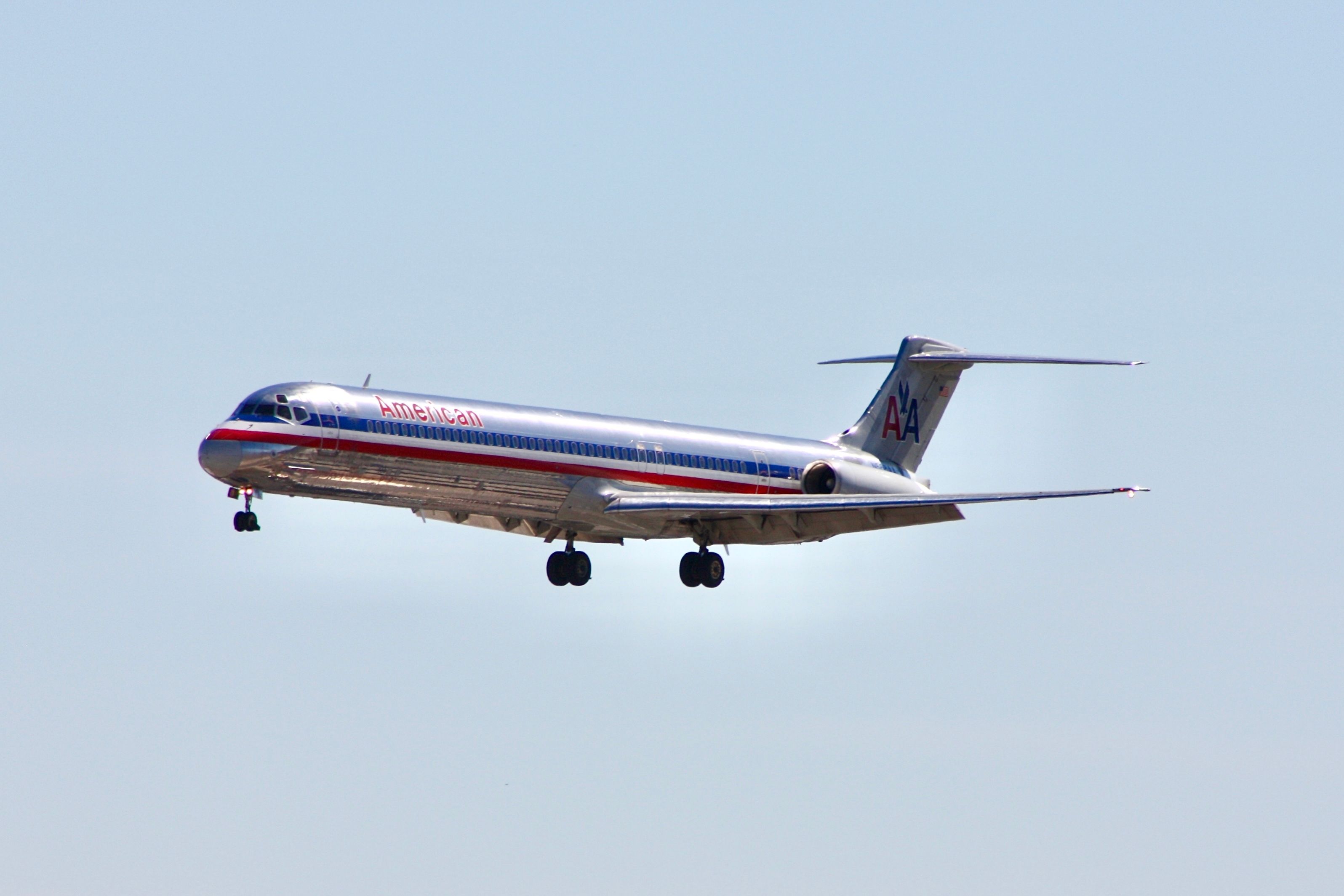 American Airlines Gives An MD-80 Engine To Chicago Students
