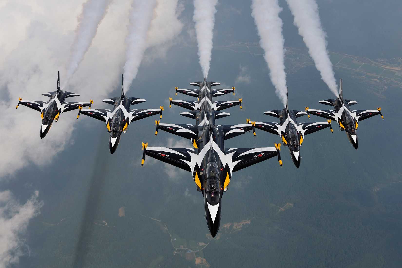 T-50B_Blackeagles_Demo_Flight_(12201493173)