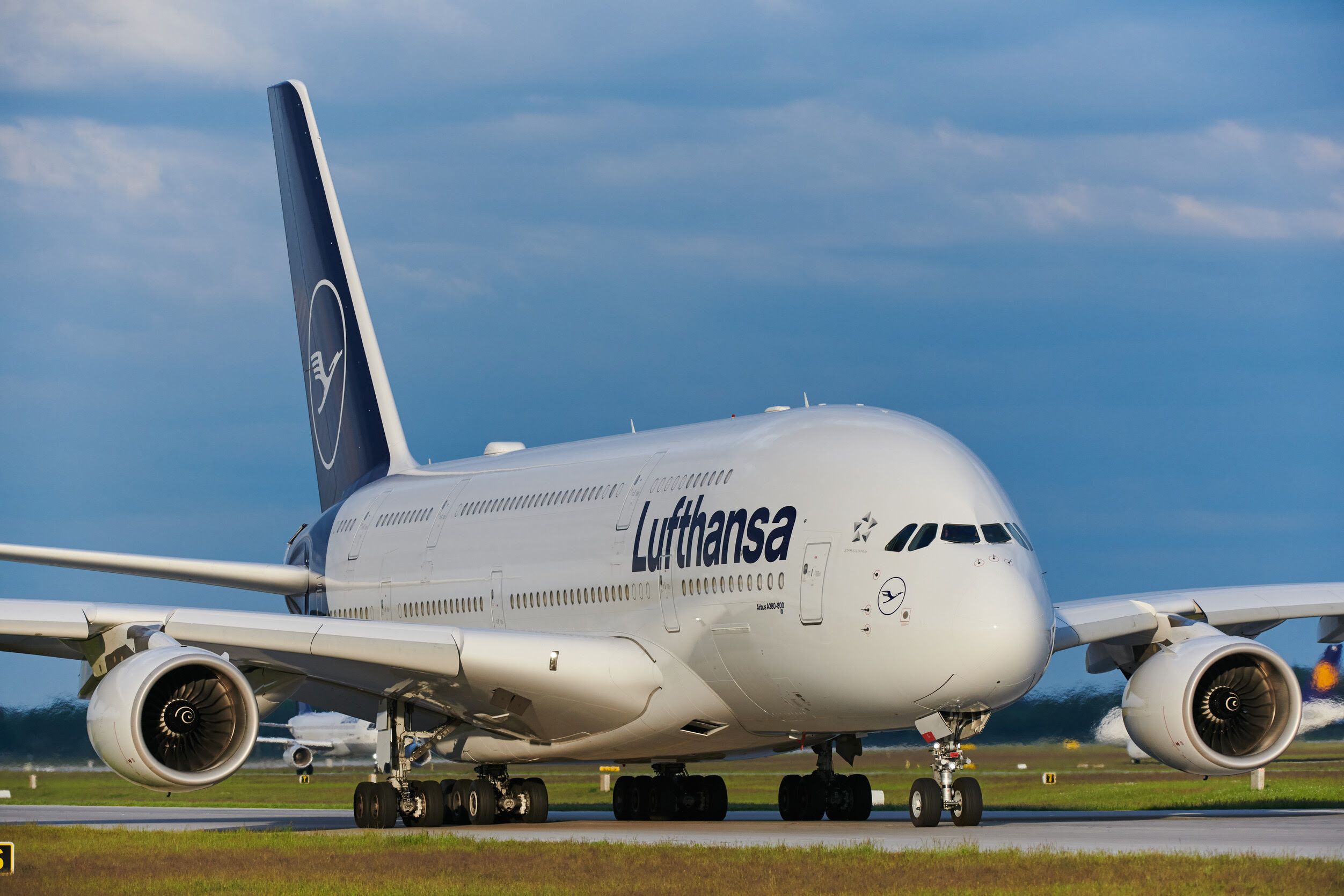 航空機・ヘリコプター Lufthansa Airbus A380-800 D-AIMB 1/200 Limox Lufthansa Airbus A380-800 D-AIMB Aircraft Model, 1:200