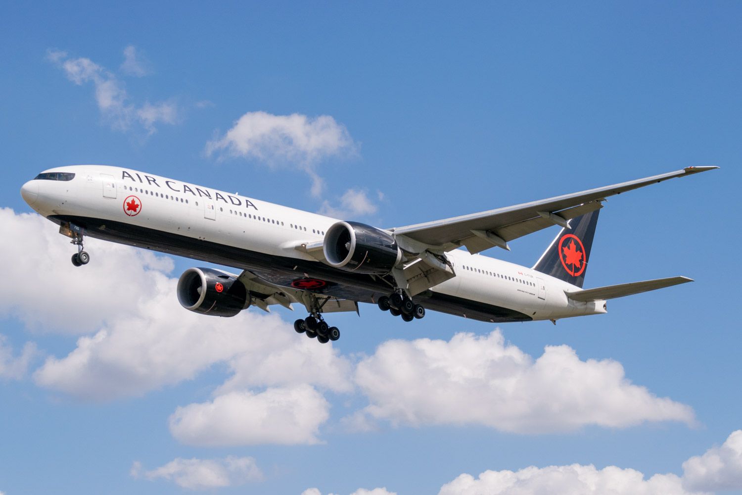 Canadian Flight Attendants Launch Campaign Against Unpaid Work