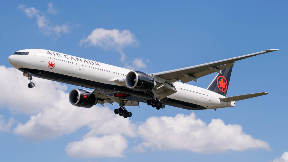 Canadian Flight Attendants Launch Campaign Against Unpaid Work