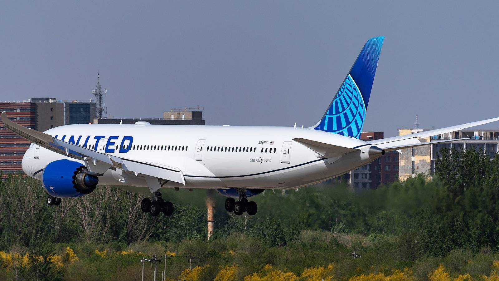 United Airlines Boeing 787-9 Diverts Due To Landing Gear Retraction Failure