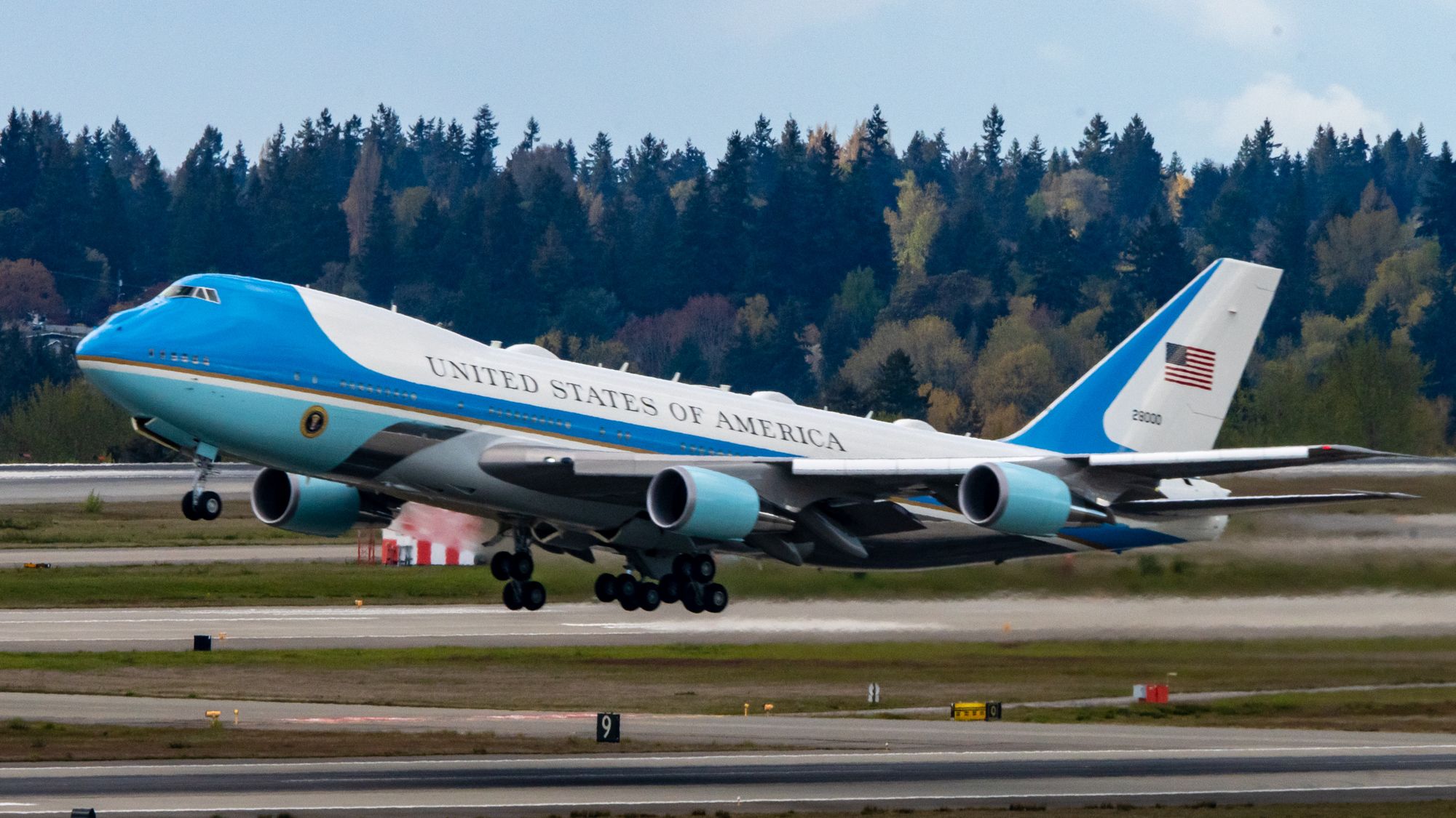AIR FORCE ONE Leaving SeaTac