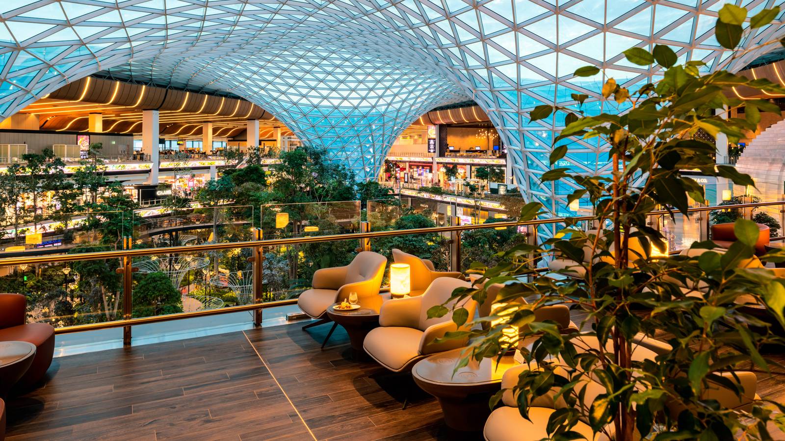 Introducing The Garden: Qatar Airways' New Al Mourjan Business Lounge