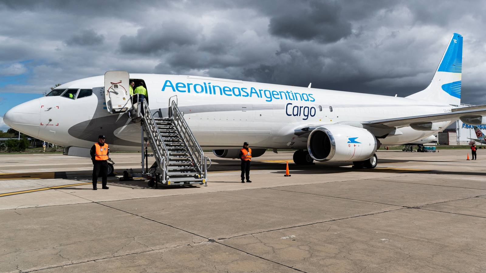 Aerolineas Argentinas Receives Its 1st Boeing 737-800BCF
