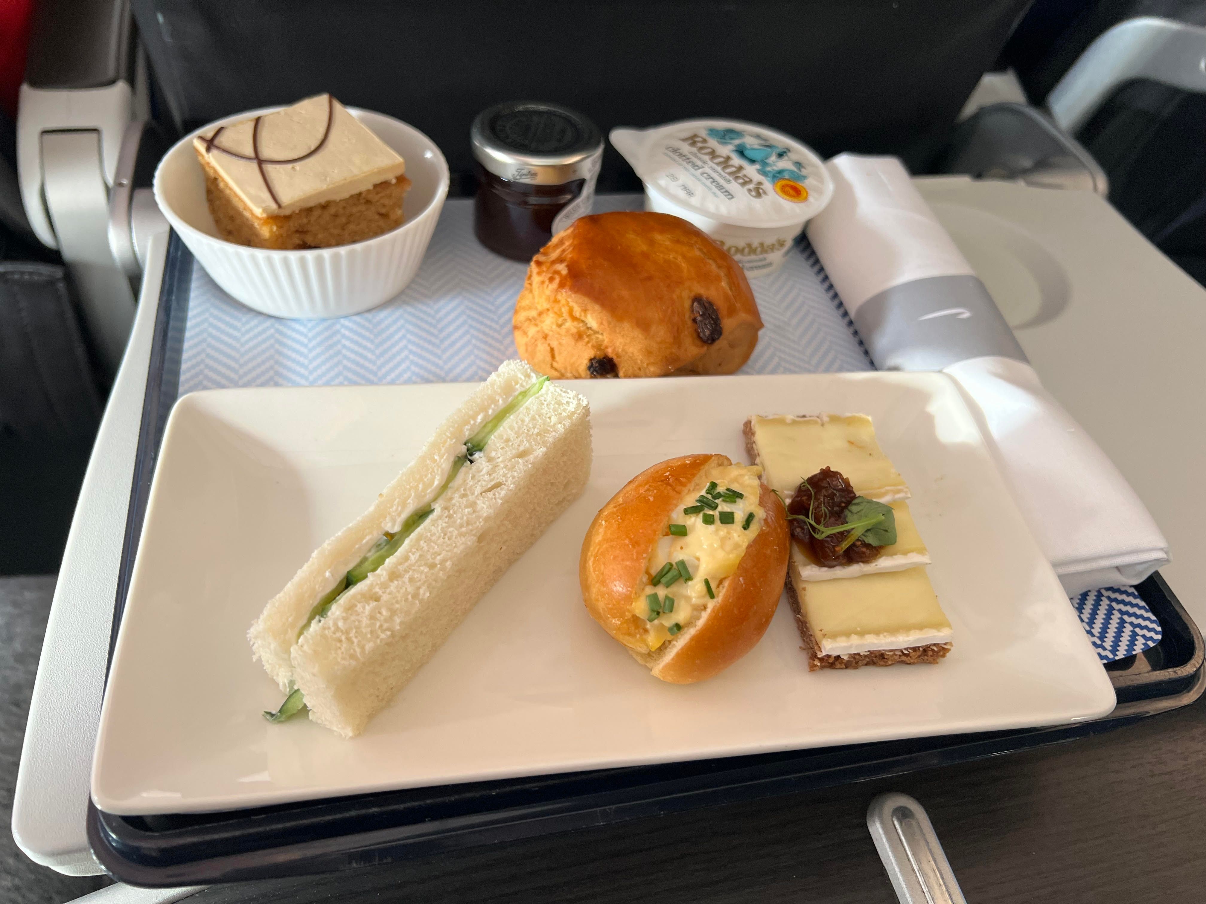 Review: Comparing Transatlantic Business Class & Premium Economy On ...