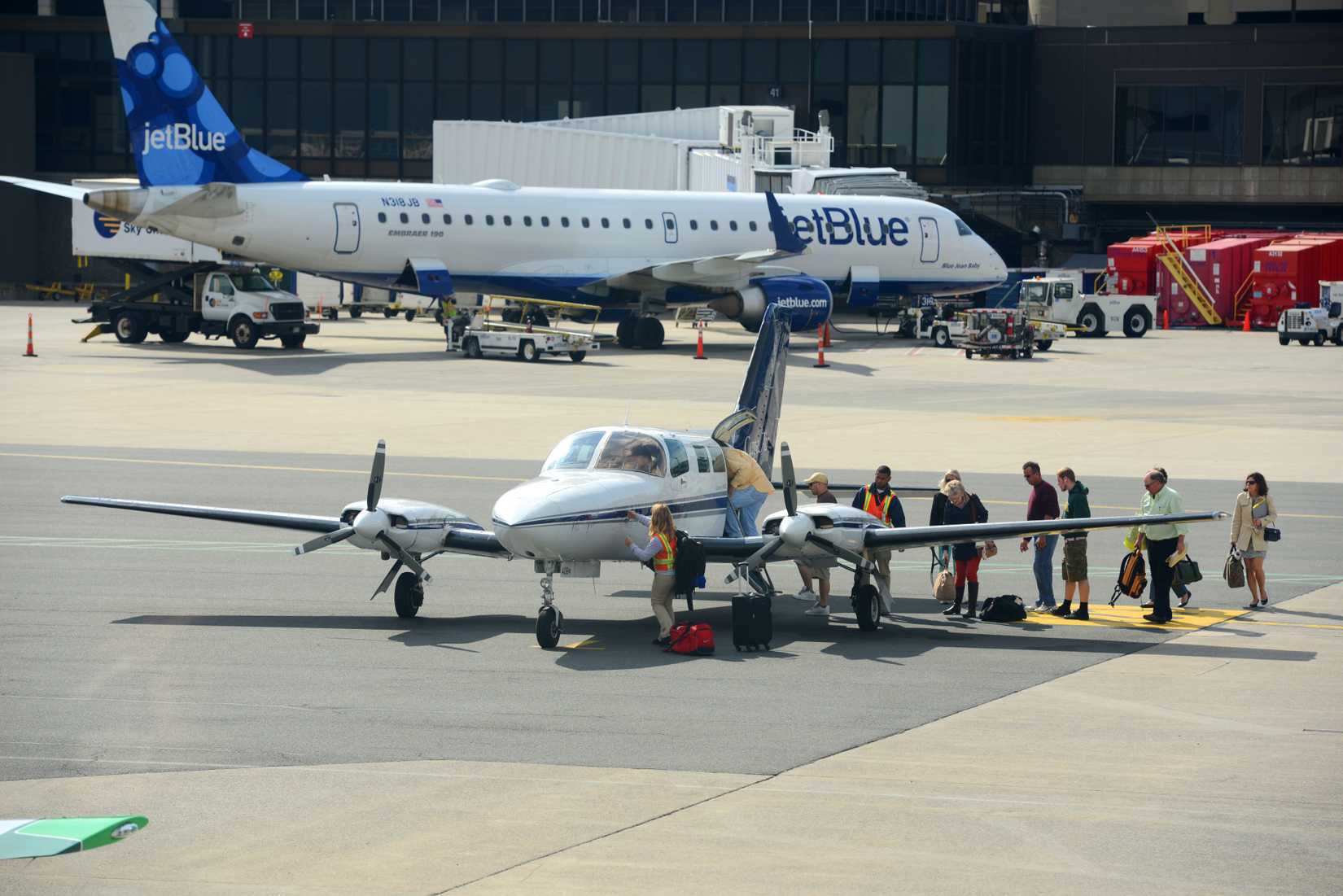 Cape Air Cessna boarding at Boston