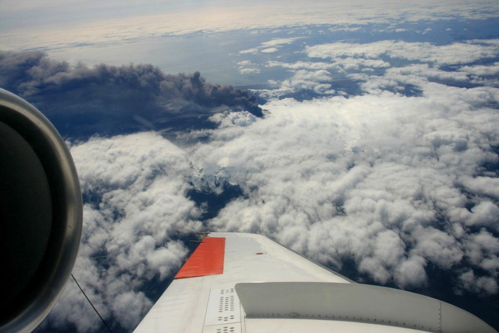 How Airline Pilots Handle Volcanic Ash