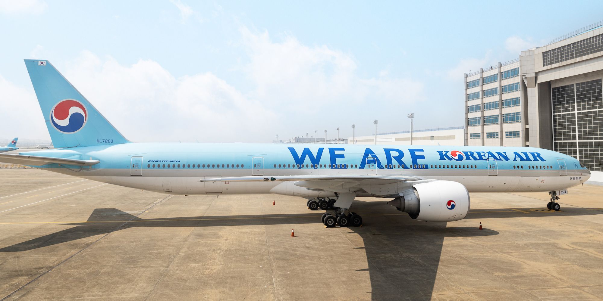 Korean Air Unveils Special Boeing 777 Dedicated to Employees