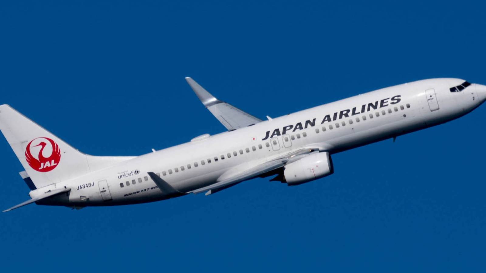 Overheating Windshield Heater Prompts Japan Airlines Boeing 737 Diversion