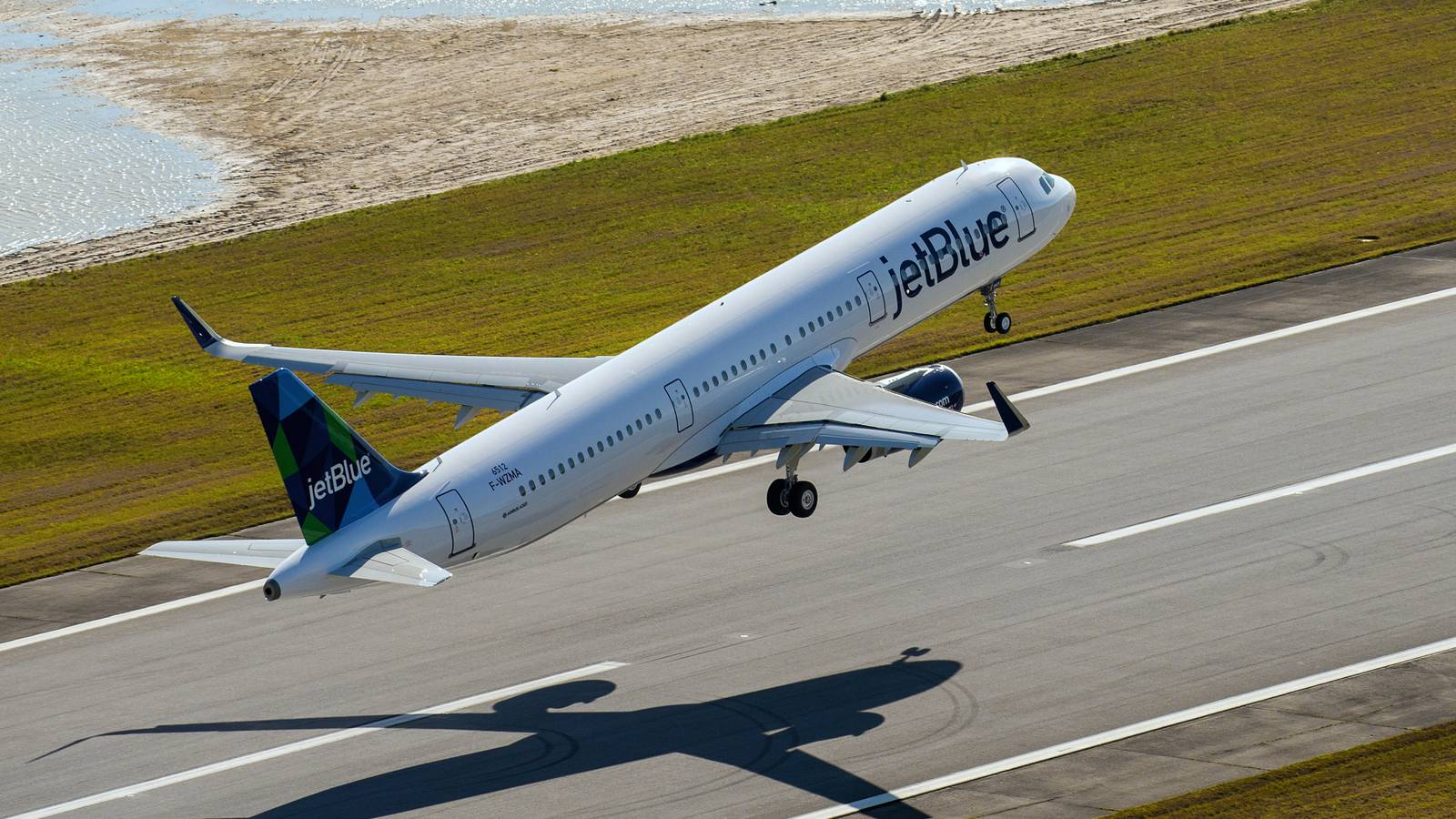 JetBlue Cutting Newark-Boston Flights In July And August