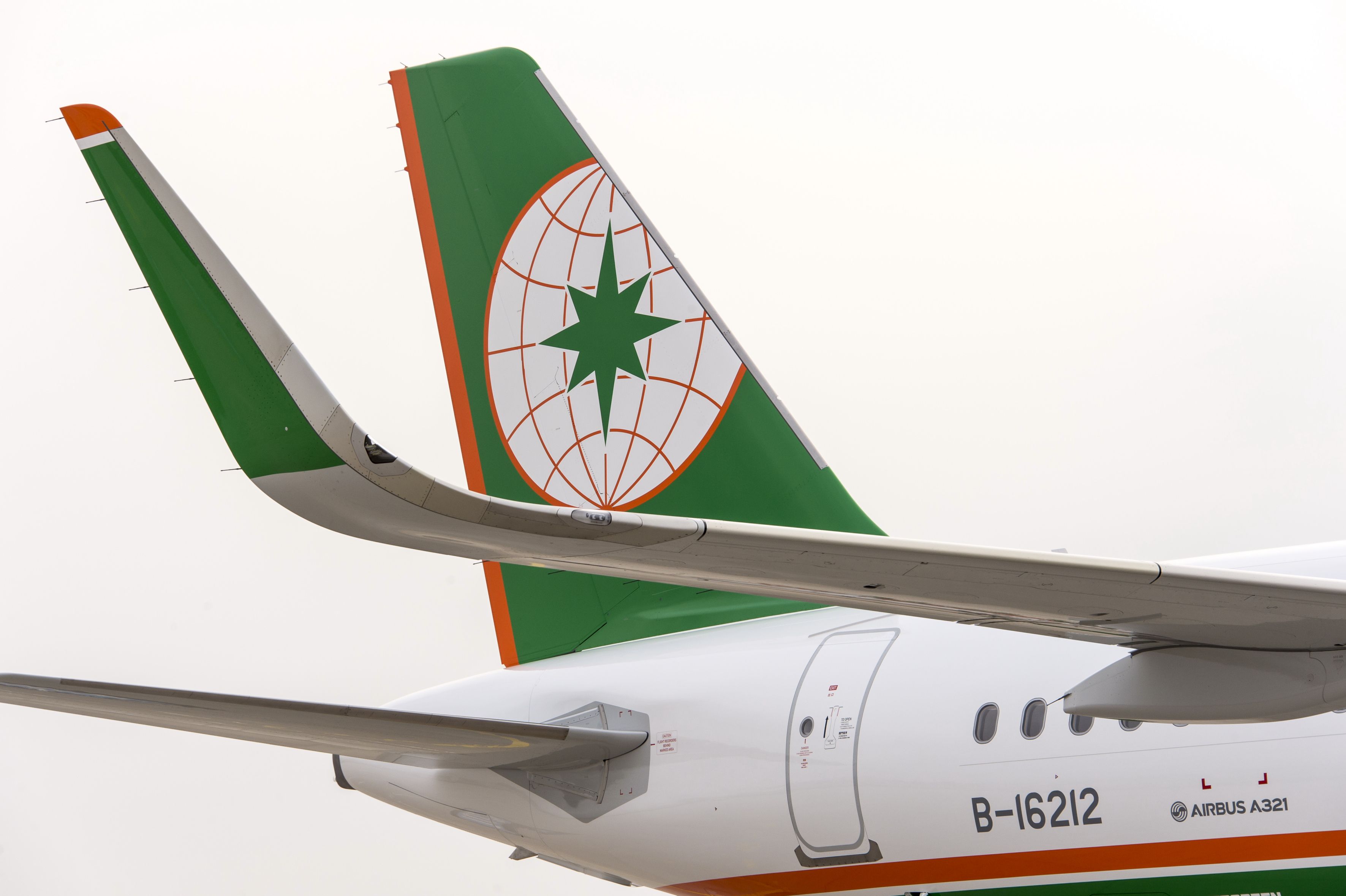 Oops: EVA Air Airbus A321 Winglet Cuts Into Boeing 777 Nose During Taxiing