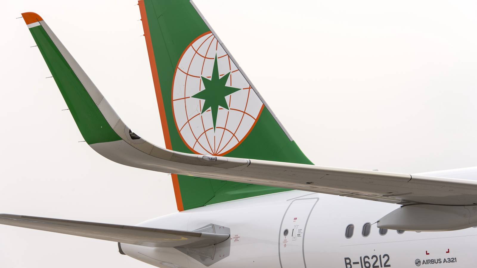 Oops: EVA Air Airbus A321 Winglet Cuts Into Boeing 777 Nose During Taxiing